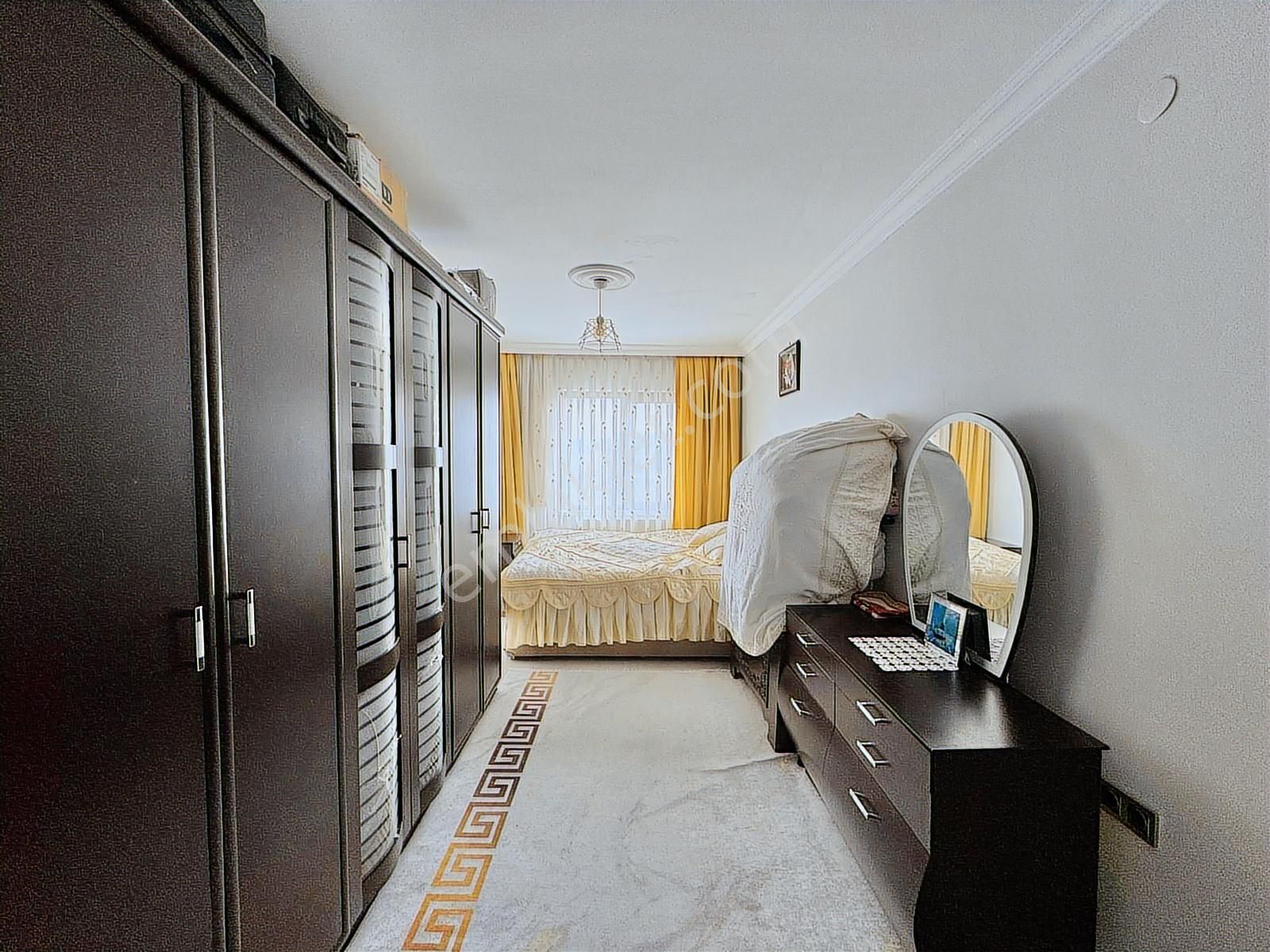 Beyoğlu'ndan Ara Kat Geniş Asansörlü Full Yapılı K.otoparklı 3+1 - Görsel 3