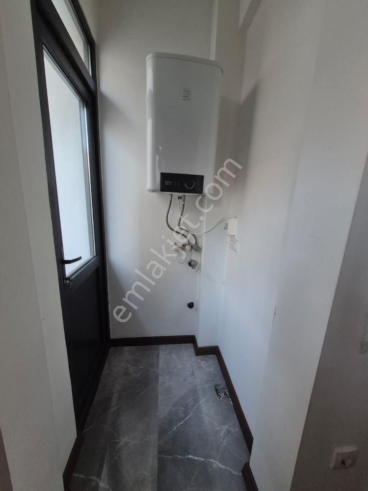 Kuşadası Merkezde Boş Kiralık Yeni Asansörlü Ara Kat Daire - Görsel 12