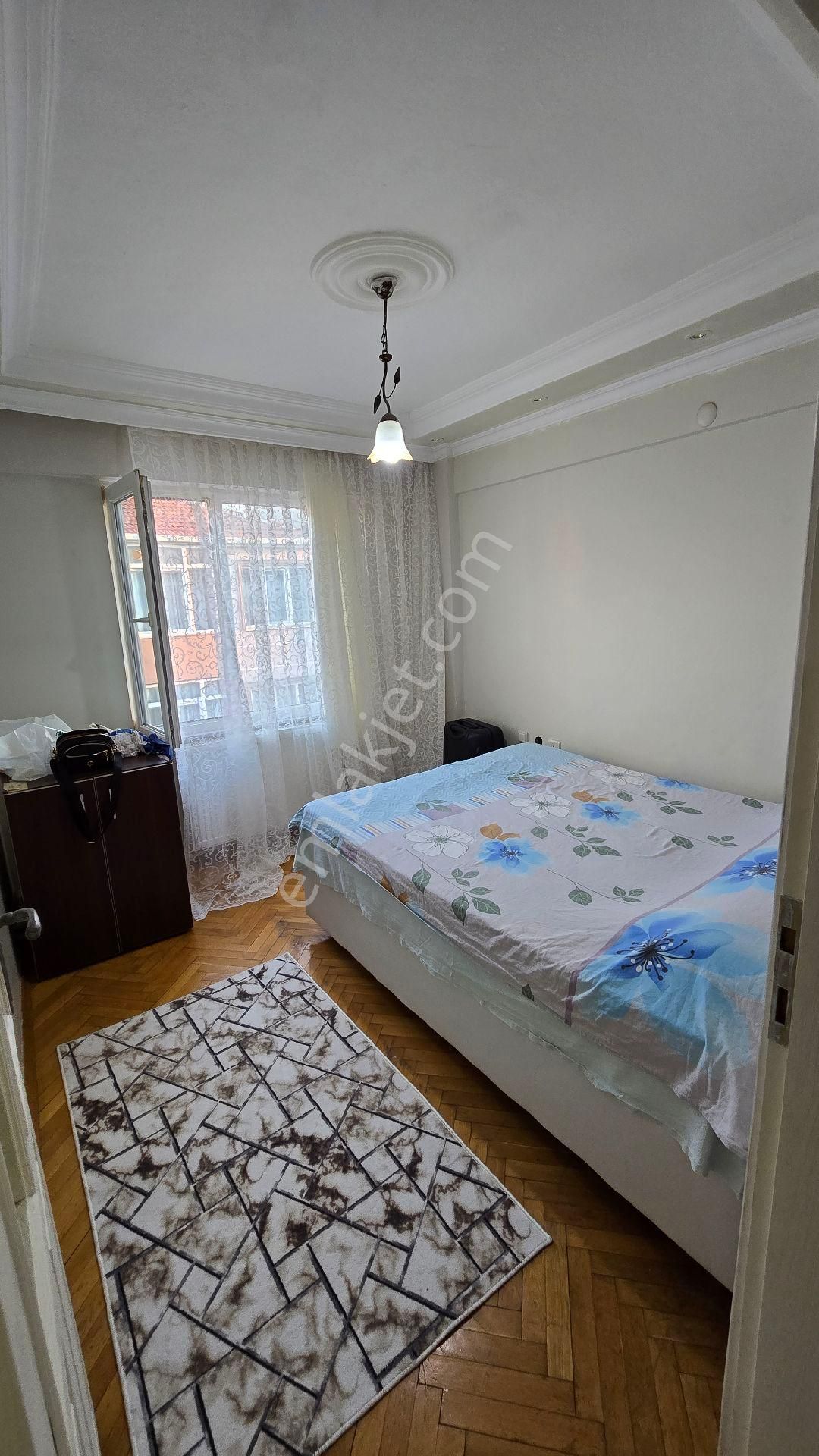 Çorlu Merkezde Cadde Üzerinde - Görsel 12