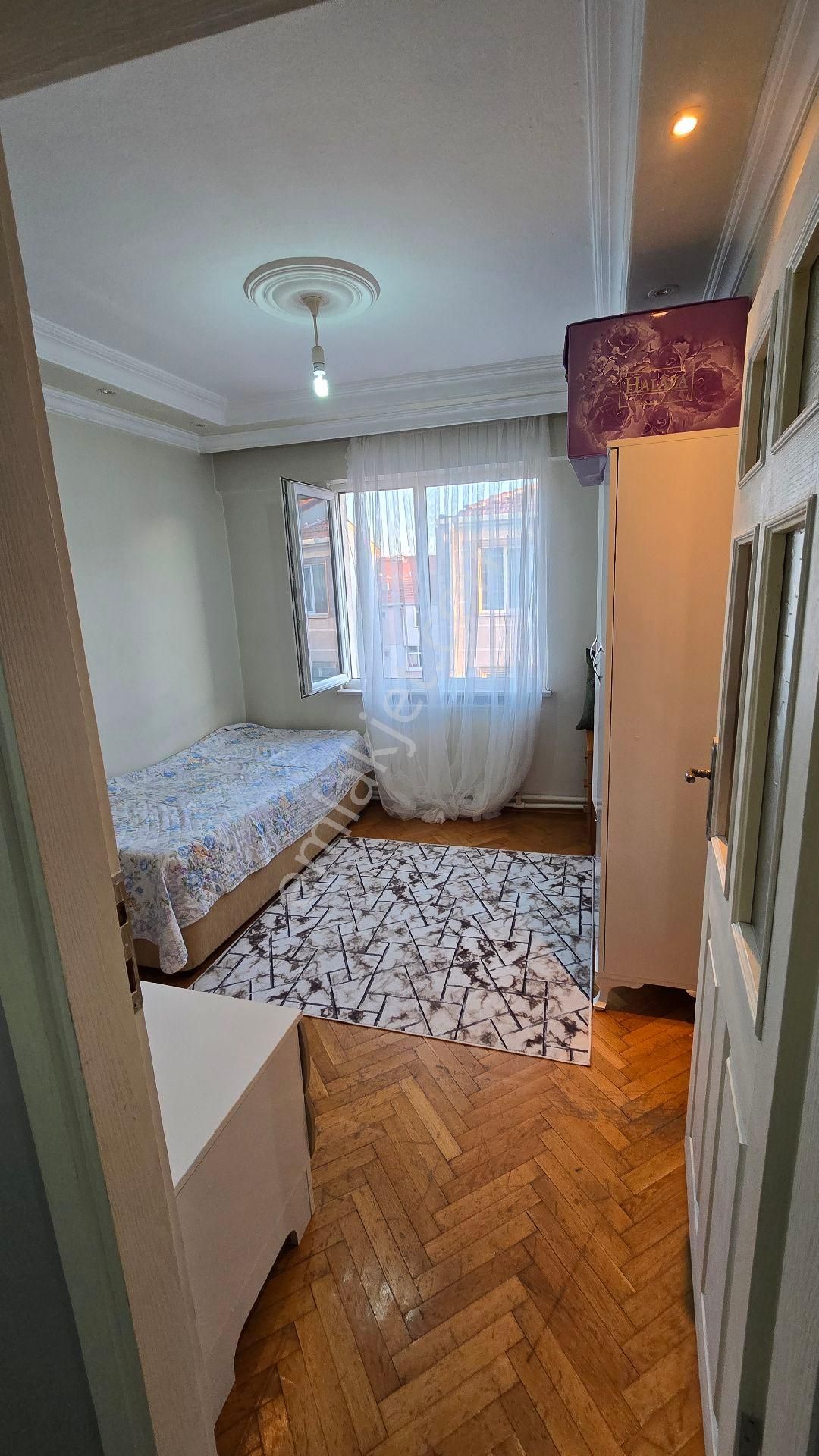 Çorlu Merkezde Cadde Üzerinde - Görsel 10