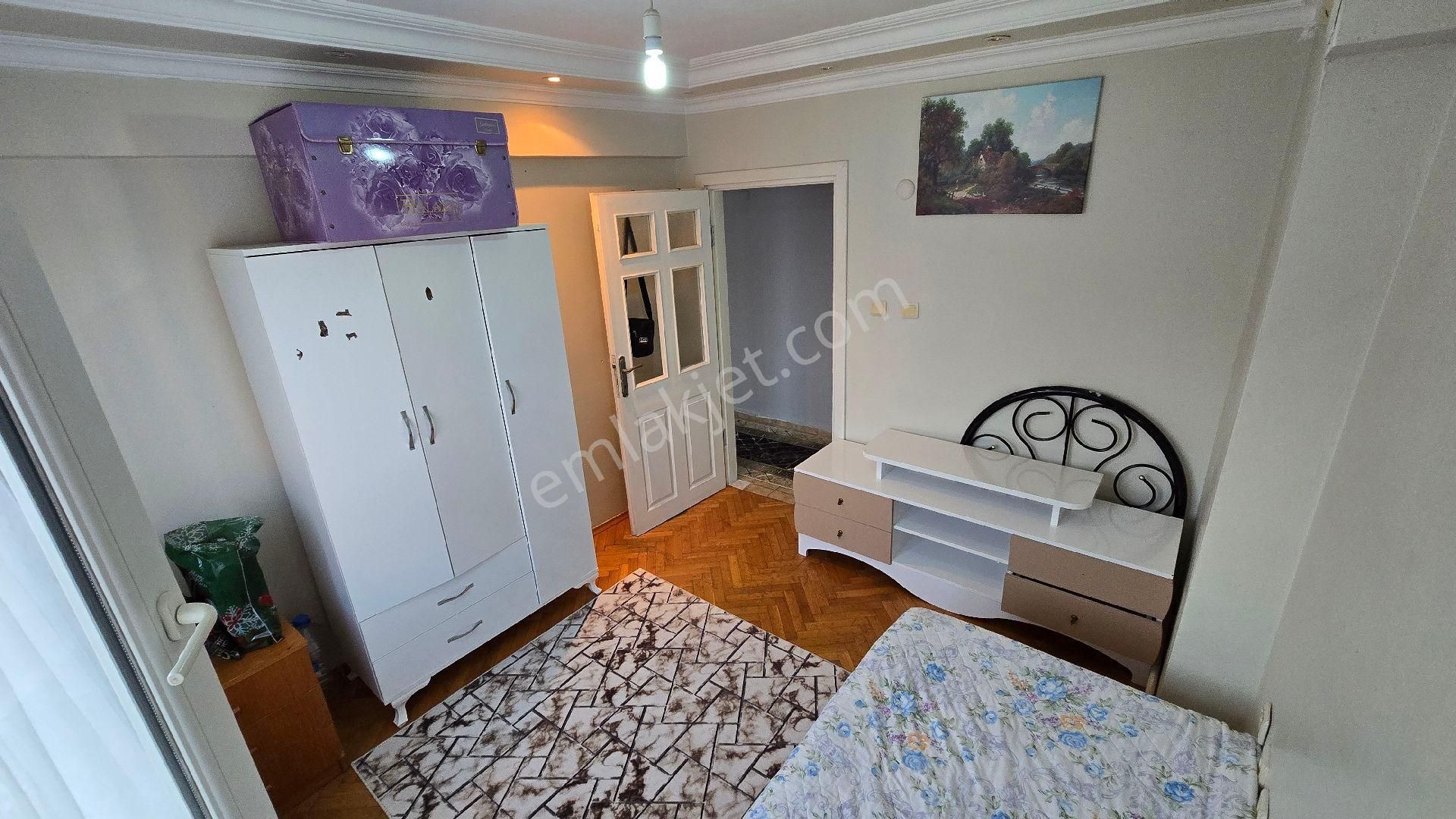 Çorlu Merkezde Cadde Üzerinde - Görsel 11