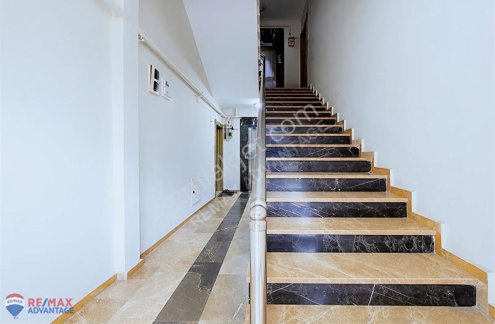 Remax Advantage'dan Balat'ta Merkezi Konumda Geniş Arakat 3+1 - Görsel 14