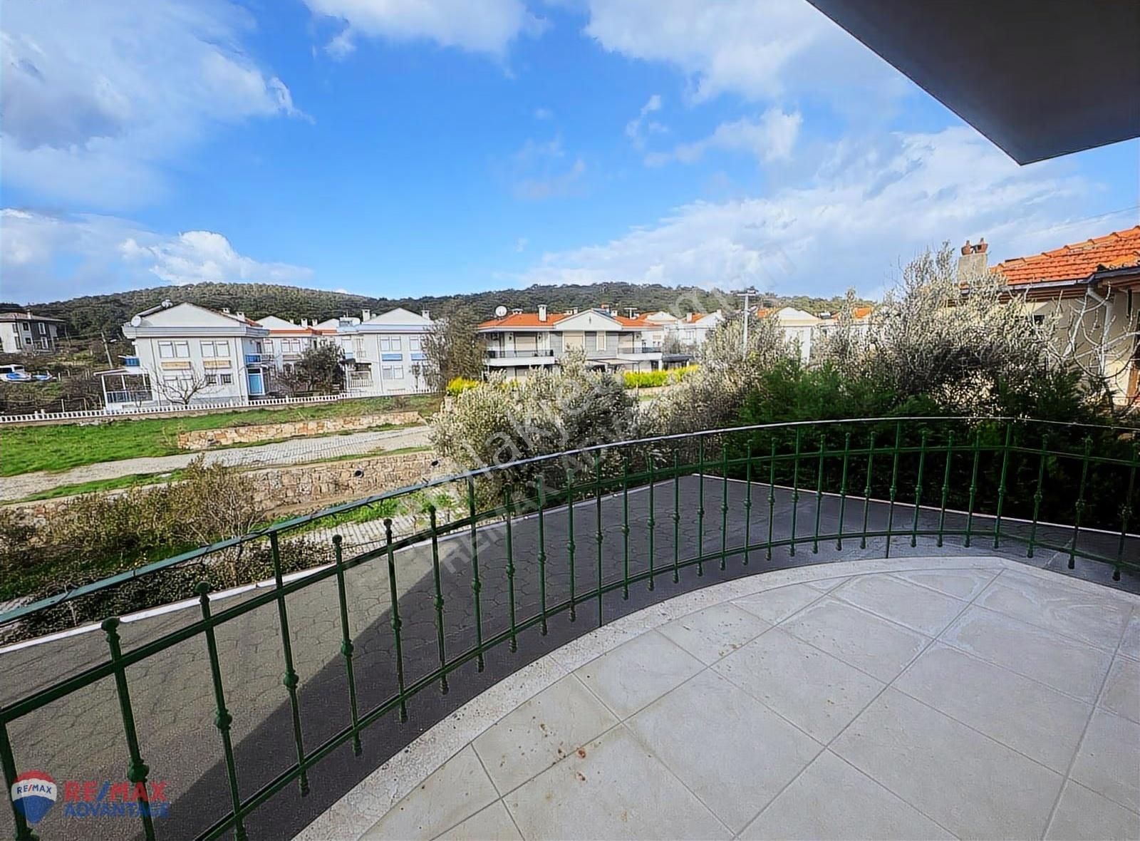 Remax Advantage'tan Ayvalık Lakada Özel Alanlı Villa - Görsel 16
