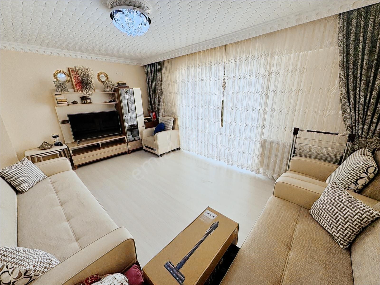 Plevne Mahallesinde Ara Katta Ön Cephe Genç Bina Krediye Uygun"