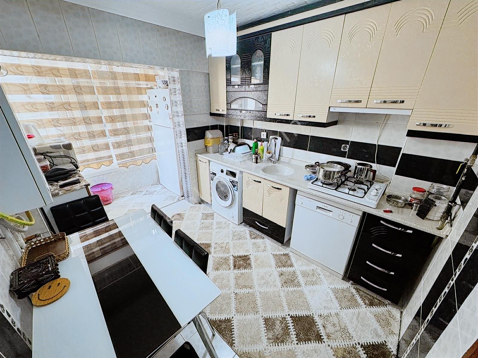 Plevne Mahallesinde Ara Katta Ön Cephe Genç Bina Krediye Uygun" - Görsel 2