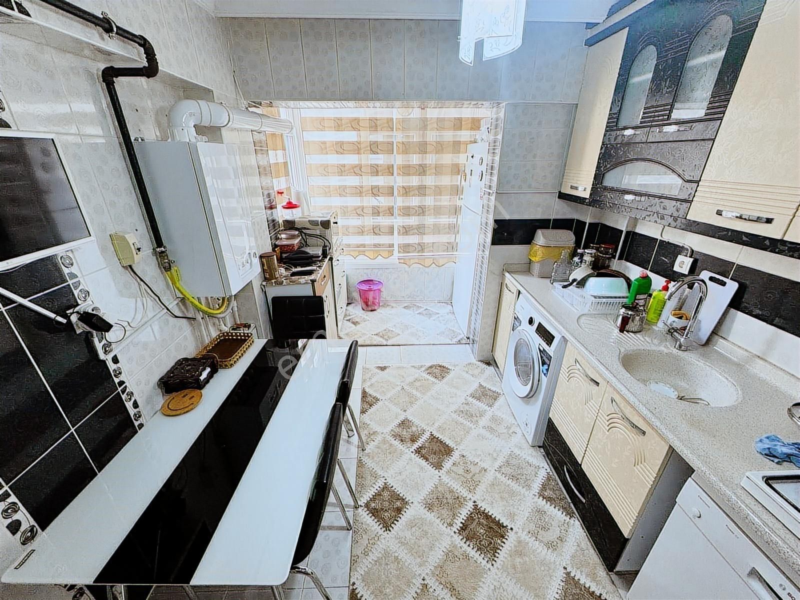 Plevne Mahallesinde Ara Katta Ön Cephe Genç Bina Krediye Uygun" - Görsel 3