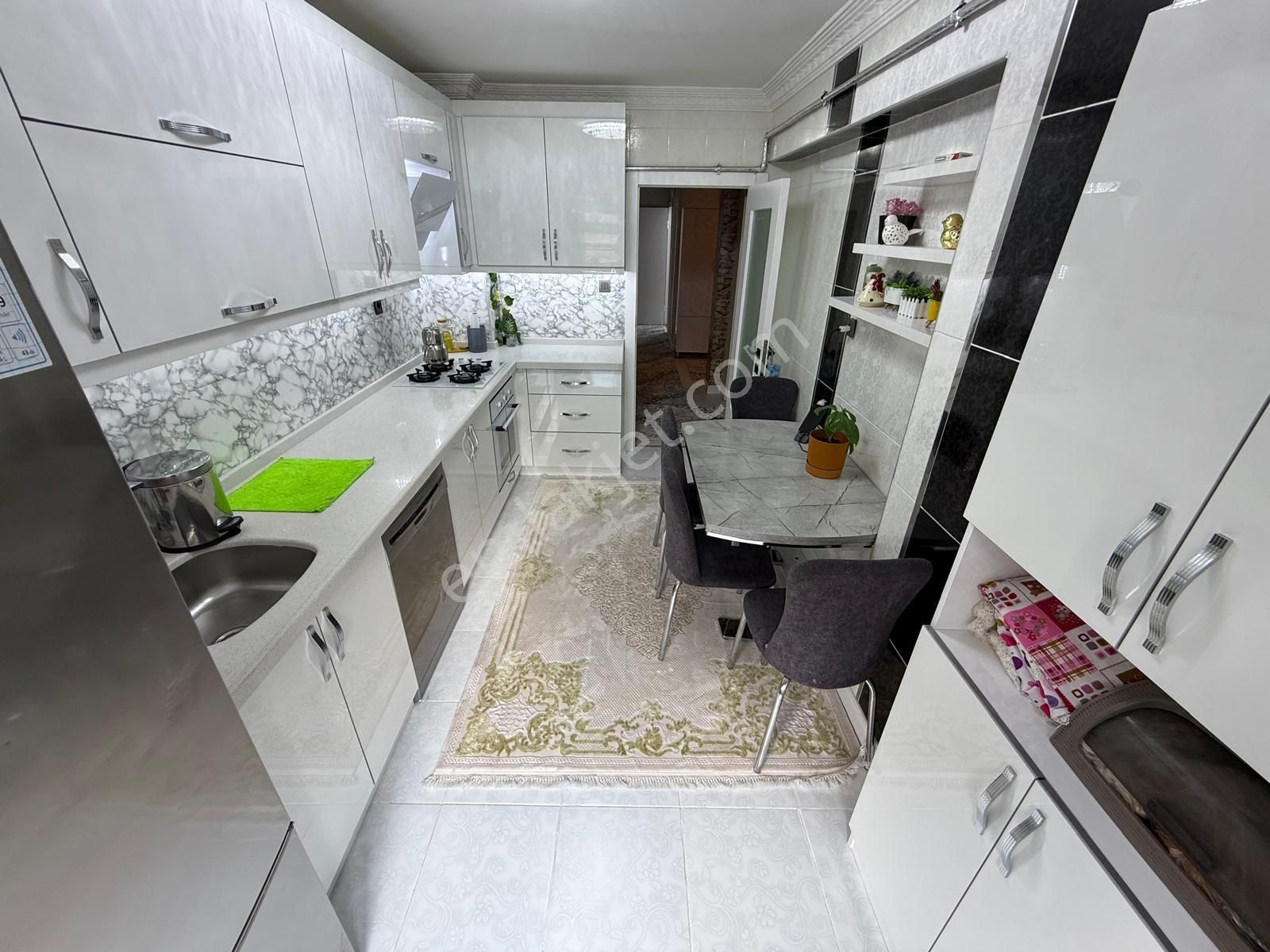 Merkezi Konumda Katta Yapılı Geniş M2 Fırsat Dare !!!