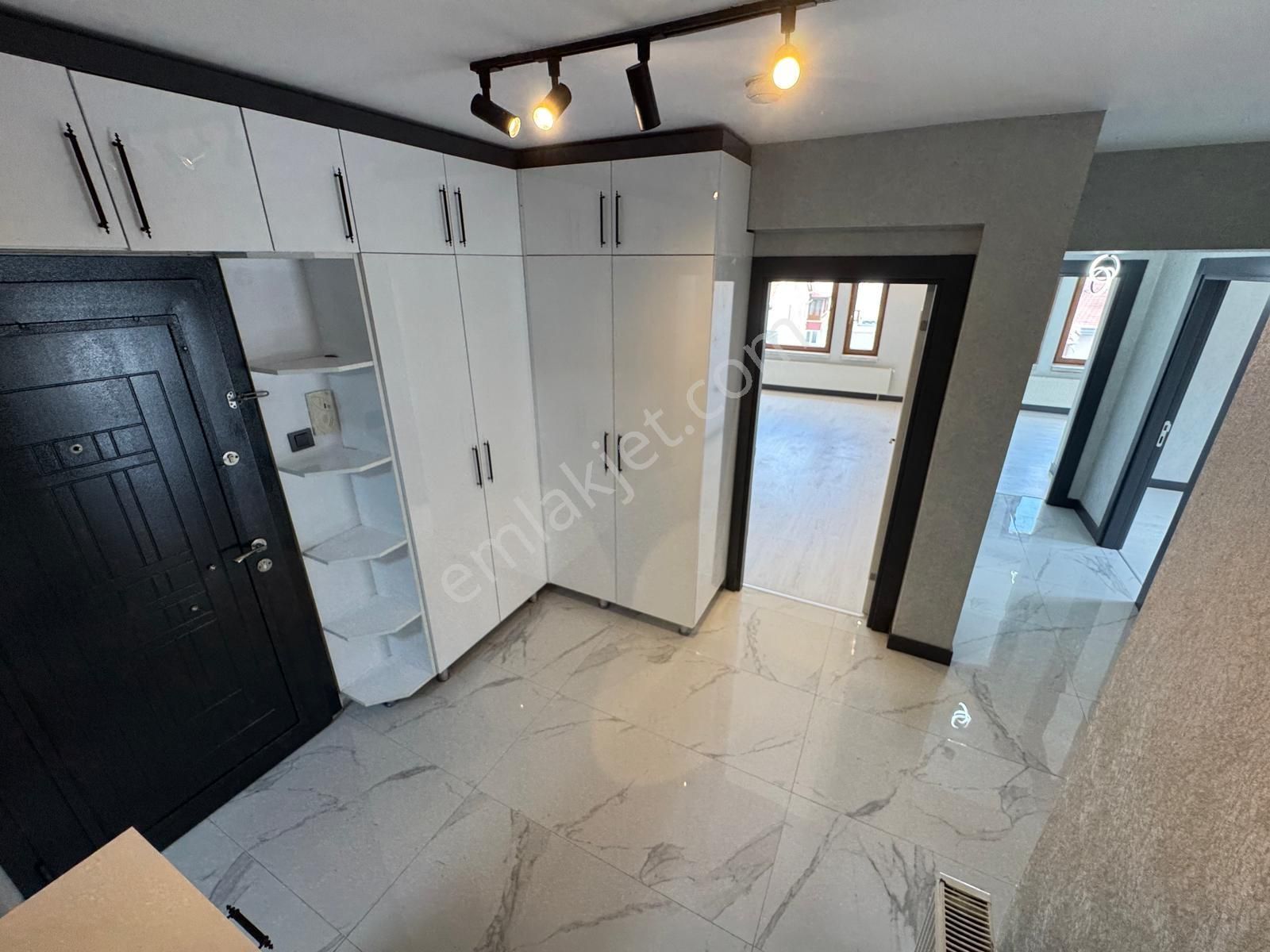 Ataparak Mahallesinde Katta Ful Yapılı Geniş M2 3+1 - Görsel 24