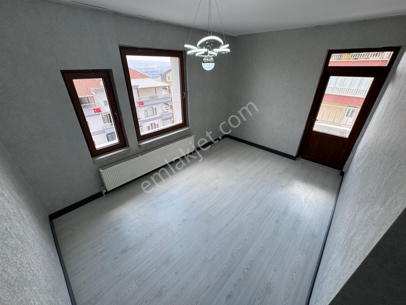 Ataparak Mahallesinde Katta Ful Yapılı Geniş M2 3+1 - Görsel 21