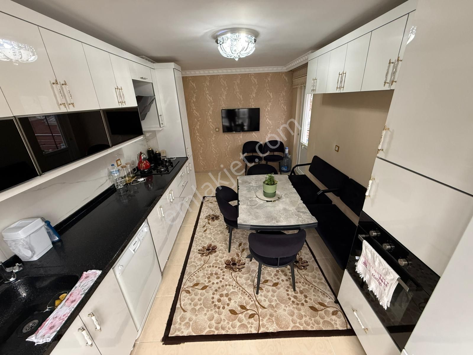 Kanuni Mahallesinde Yapılı Asansörlü Katta Manzaralı Fırsatt!!!!