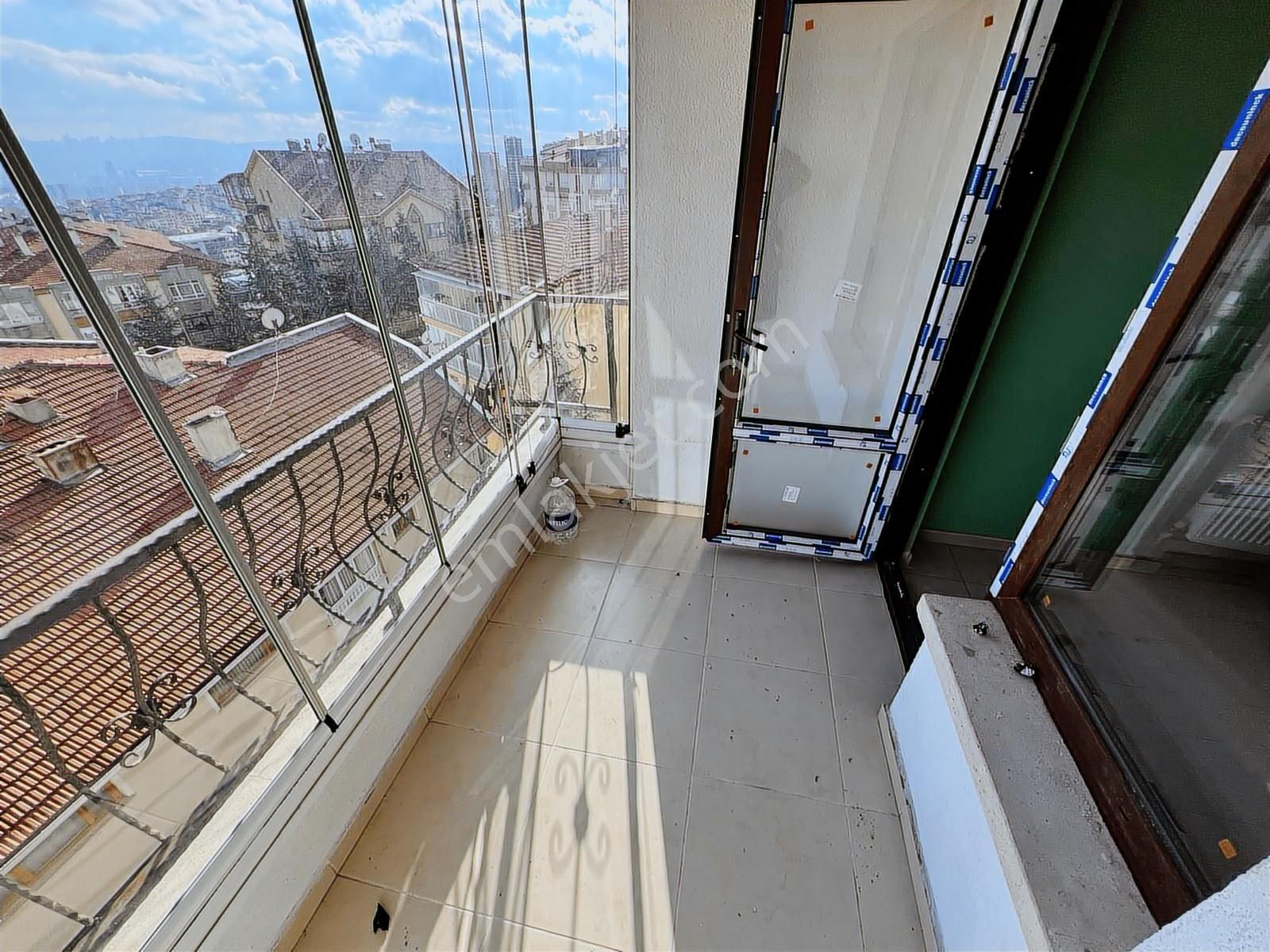 Ufuktepe Merkezi Konumda Katta Asansörlü Manzaralı Kiralık 3+1 - Görsel 3