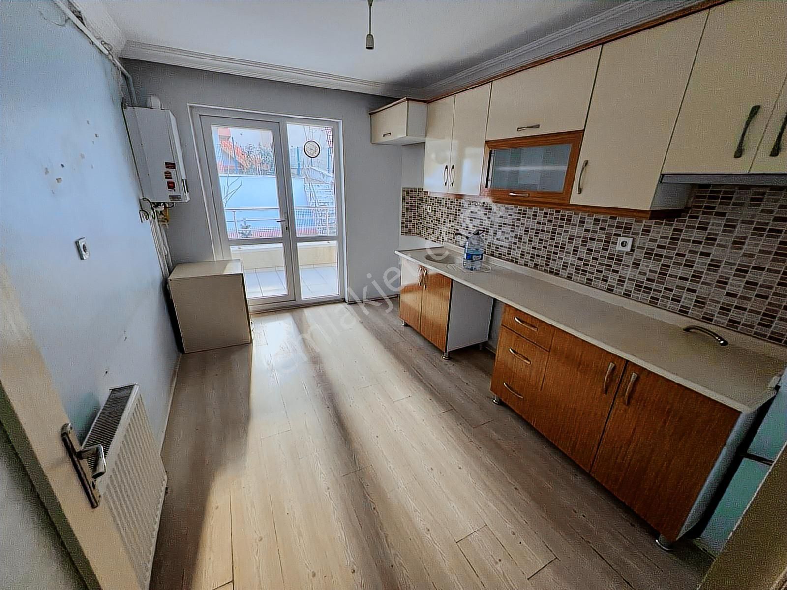 Kanuni Mahallesinde Katta Asansörlü Geniş M2 Li Kiralık 3+1 - Görsel 8