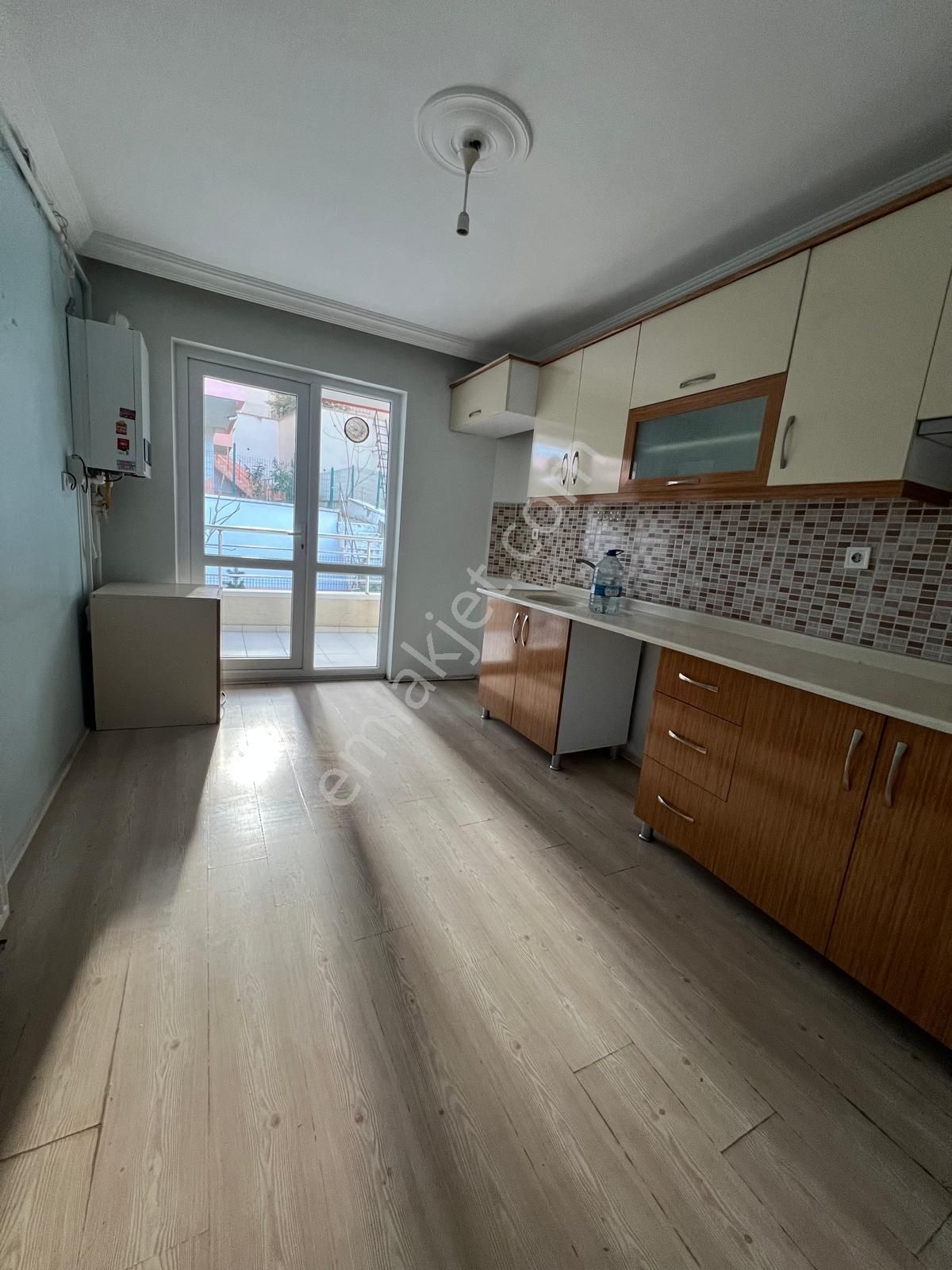 Kanuni Mahallesinde Katta Asansörlü Geniş M2 Li Kiralık 3+1 - Görsel 4