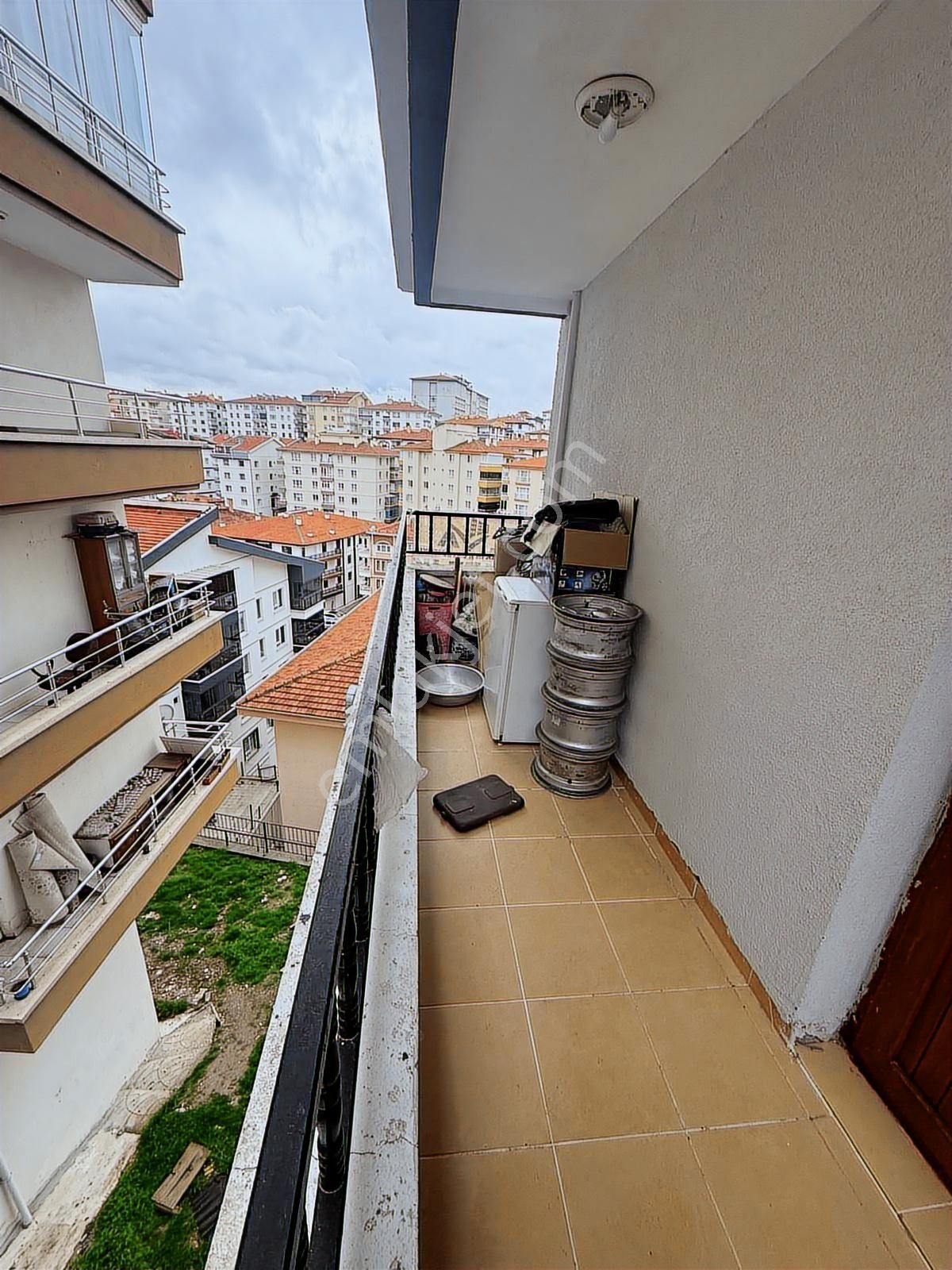 Bademlik Yakını Altı Tam Daire Kat Konumunda 3+1 - Görsel 4