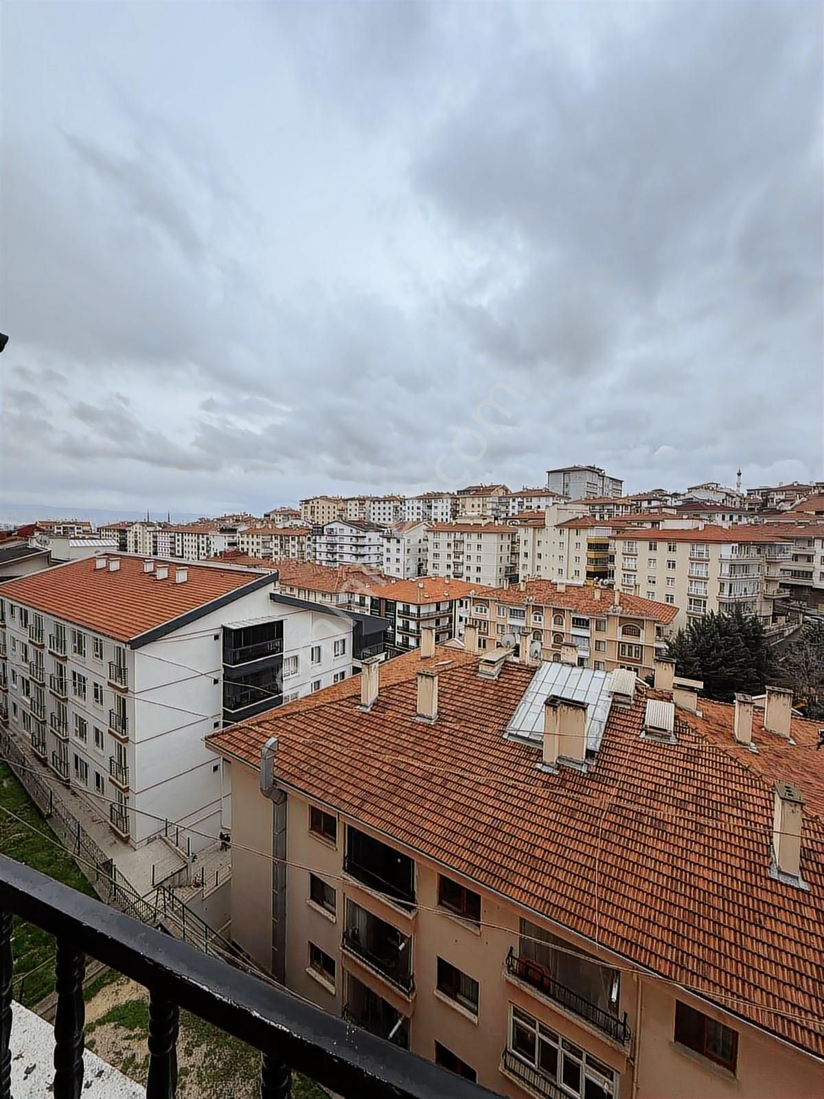 Bademlik Yakını Altı Tam Daire Kat Konumunda 3+1 - Görsel 9