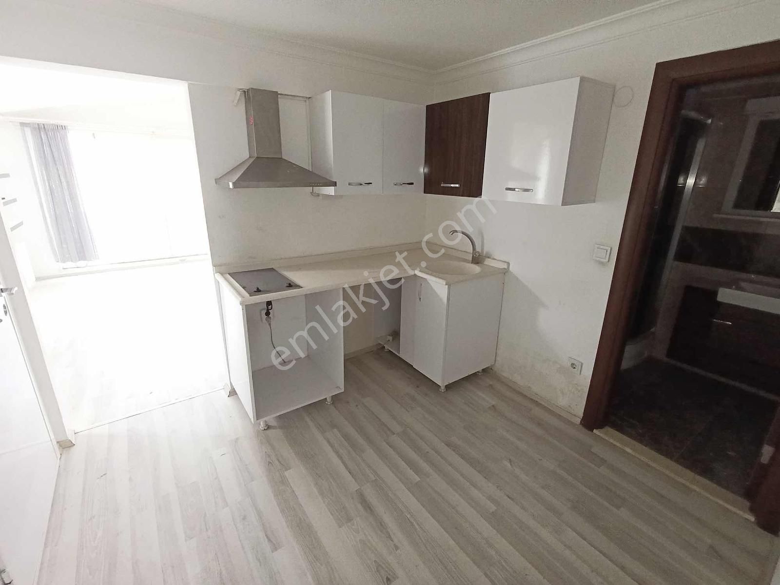 Şekerler Emlaktan Metroya Yakın Merkezi Konumlu Kiralık Daire