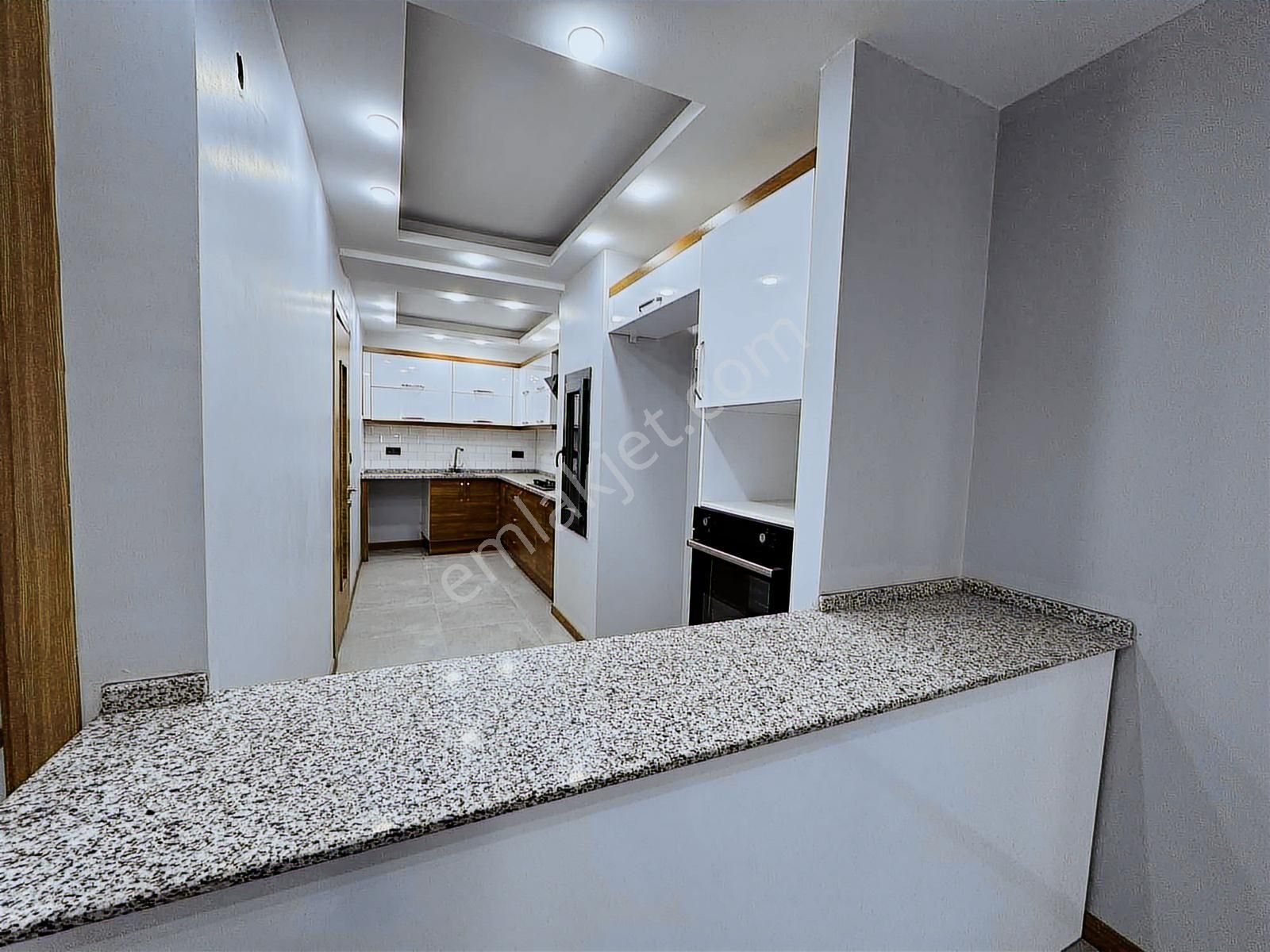 Turpa Megadan Soğukkuyu Cadde Üzerinde Satılık 4+1 Daire - Görsel 14