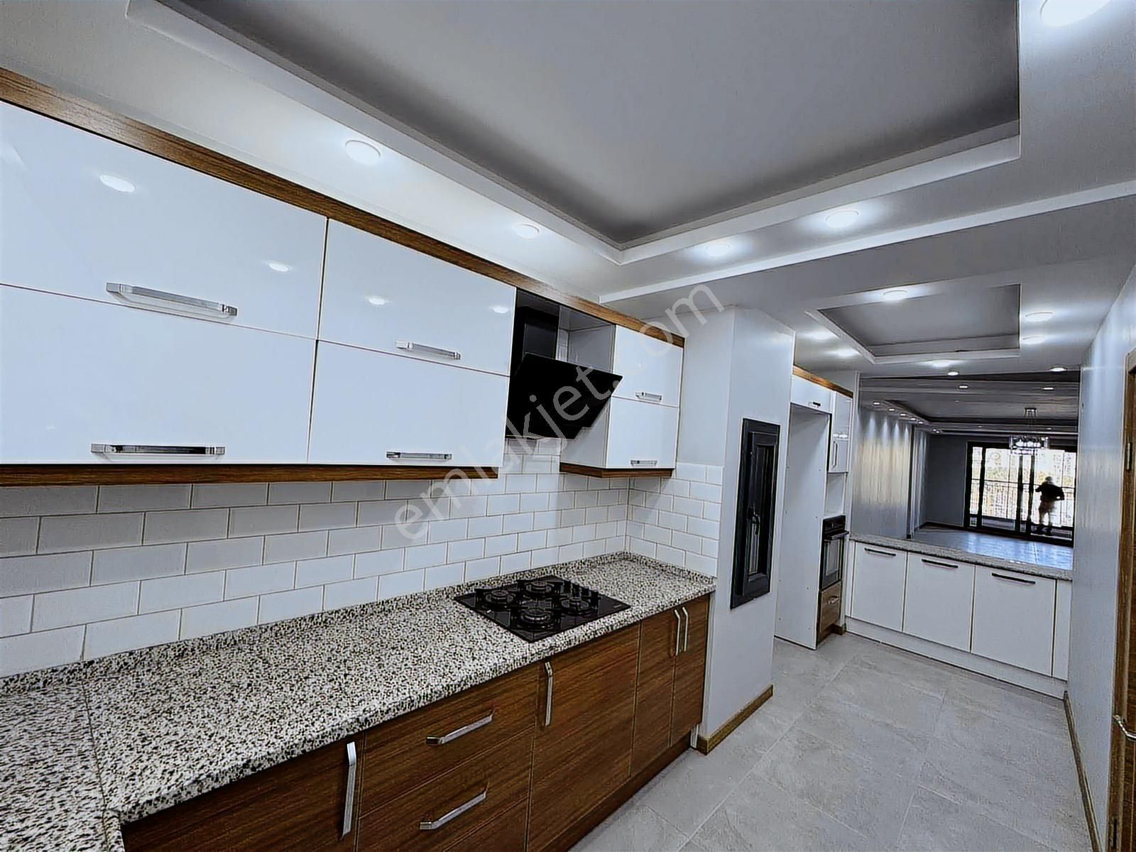 Turpa Megadan Soğukkuyu Cadde Üzerinde Satılık 4+1 Daire - Görsel 21