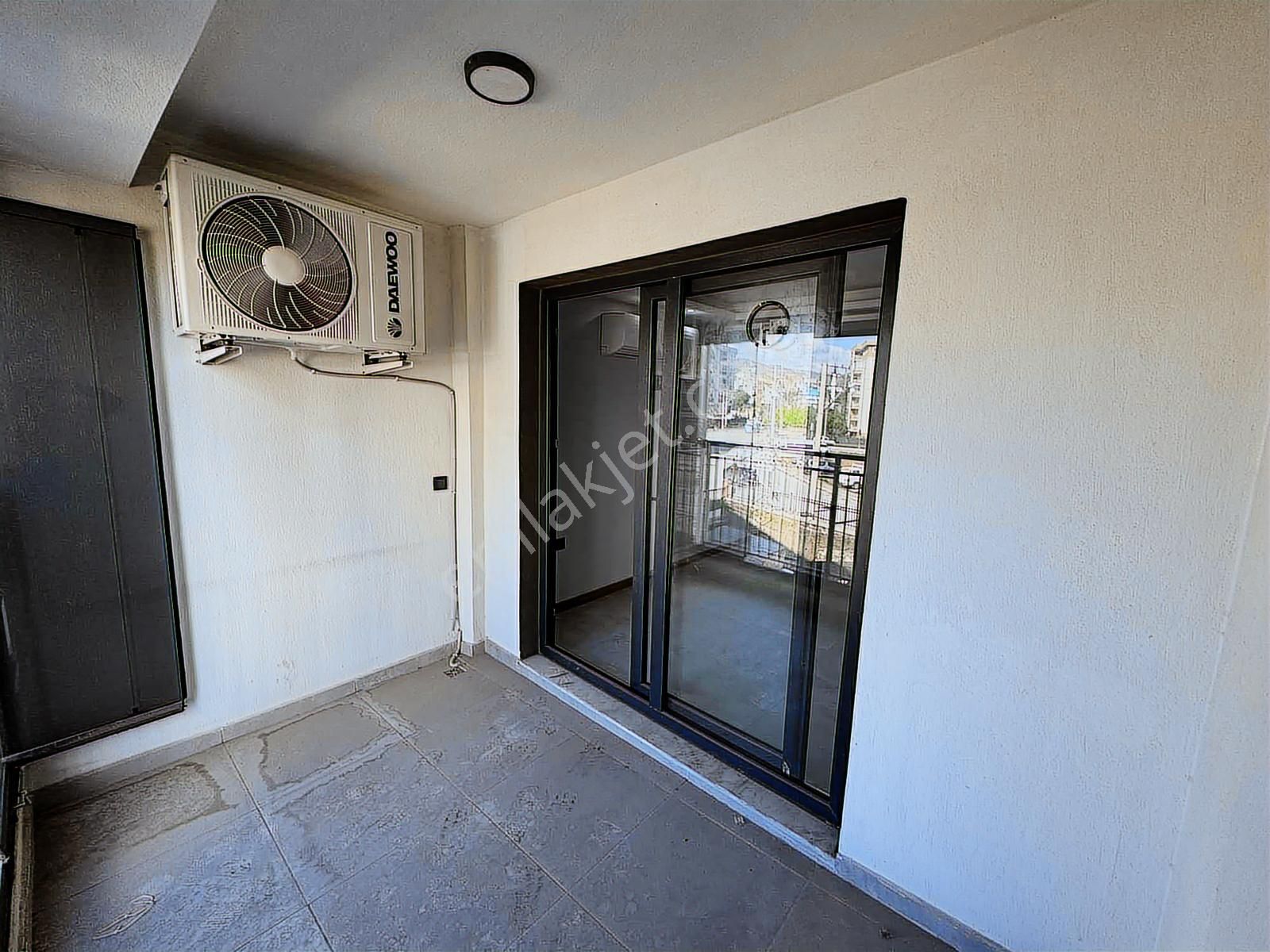 Turpa Megadan Soğukkuyu Cadde Üzerinde Satılık 4+1 Daire - Görsel 34