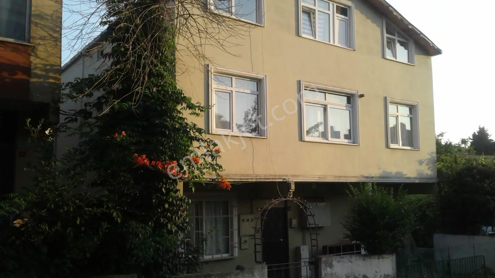 Cadde Üstü 3katlı Doğalgazlı Bahçeli Ev - Görsel 4