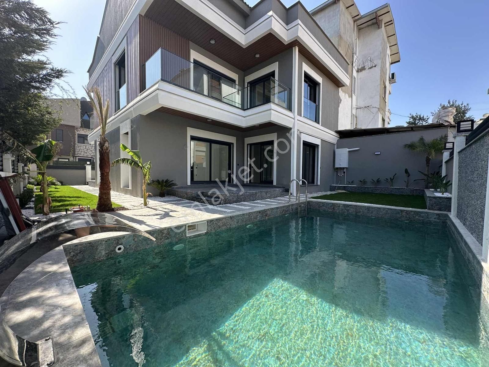 Qzen Gayrimenkulden Havuzlu Müstakil Villa