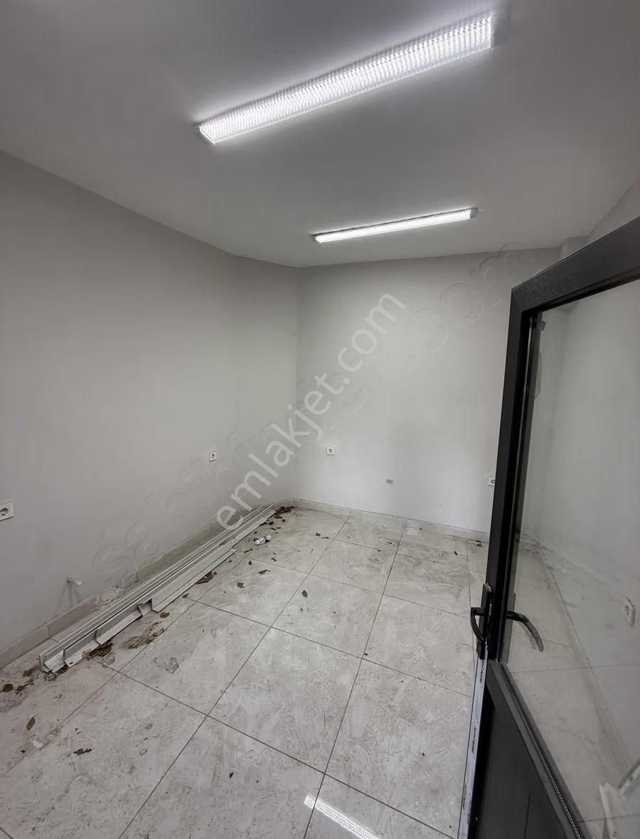 Bayrampaşa Orta Mah'de Satılık Daireli Dükkan - Görsel 8