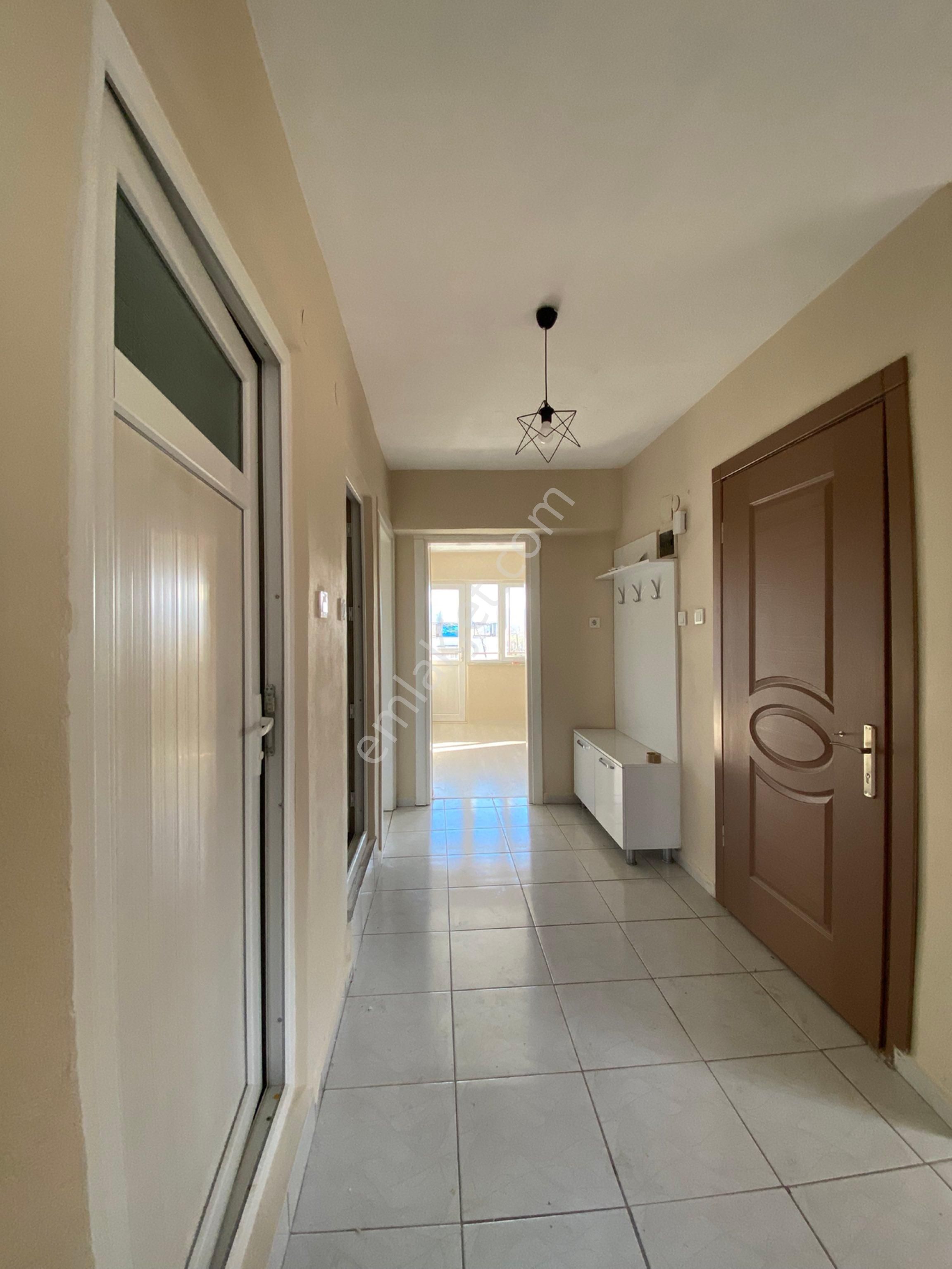 Era’dan Umurlu’da Yenilenmiş Oturmaya Hazır Kiralık 3+1 Daire - Görsel 2