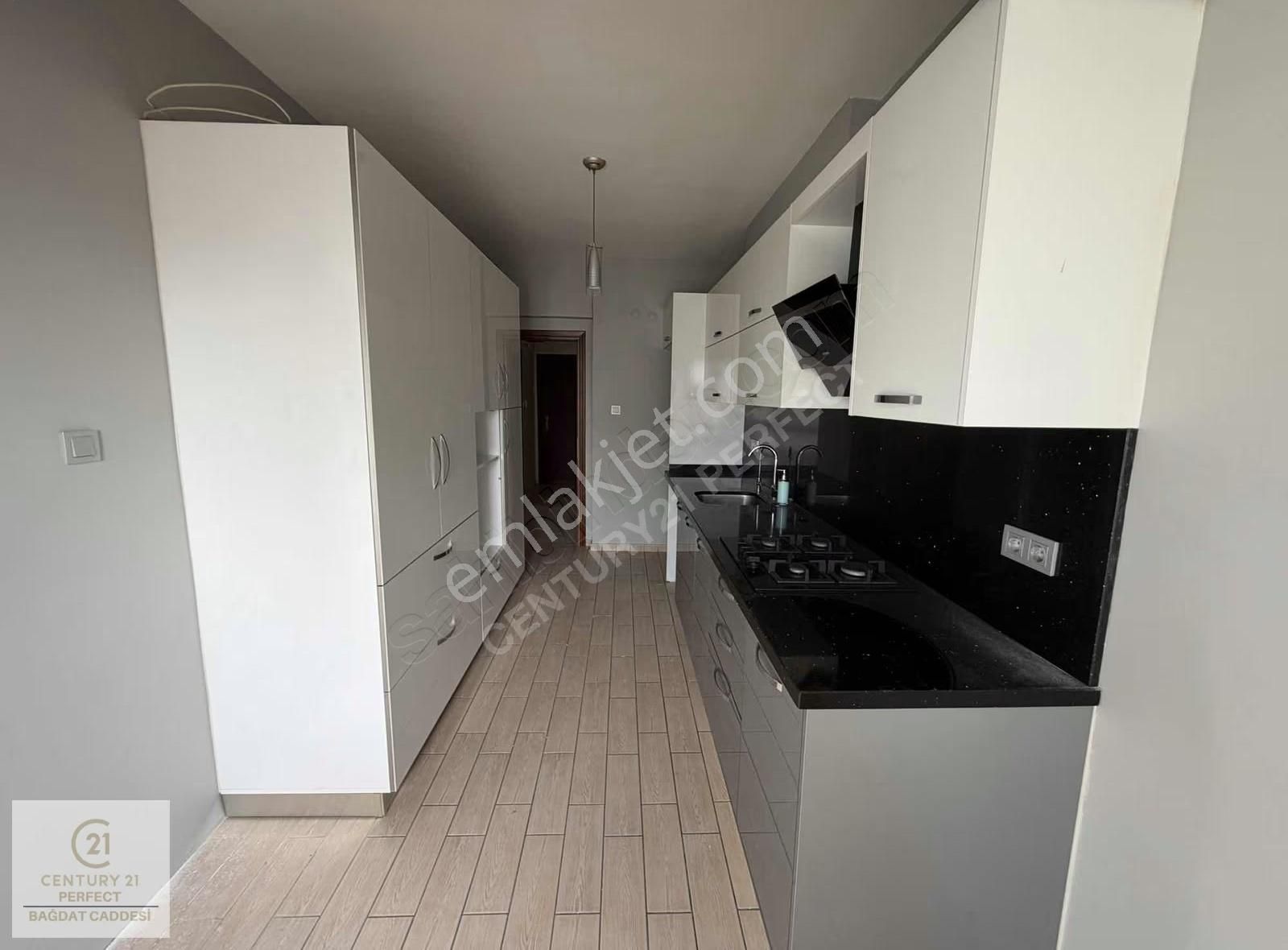 Erenköy'de Marmaraya Yakın 7/24 Güvenlikli 4+1 Kiralık Daire - Görsel 18