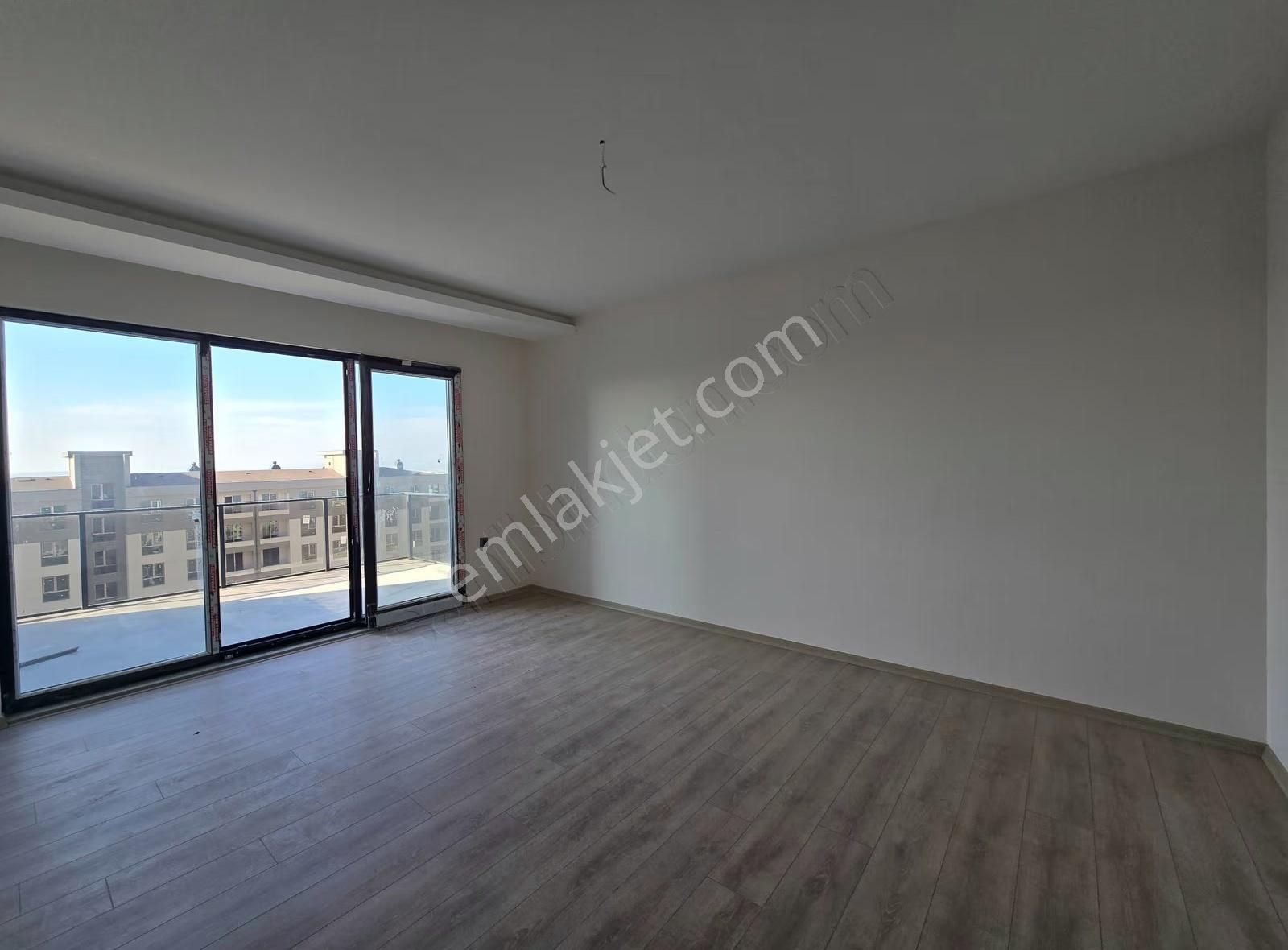Kiralık 4,5+1 Net 220 M2 Köşe Tip Daire - Görsel 25