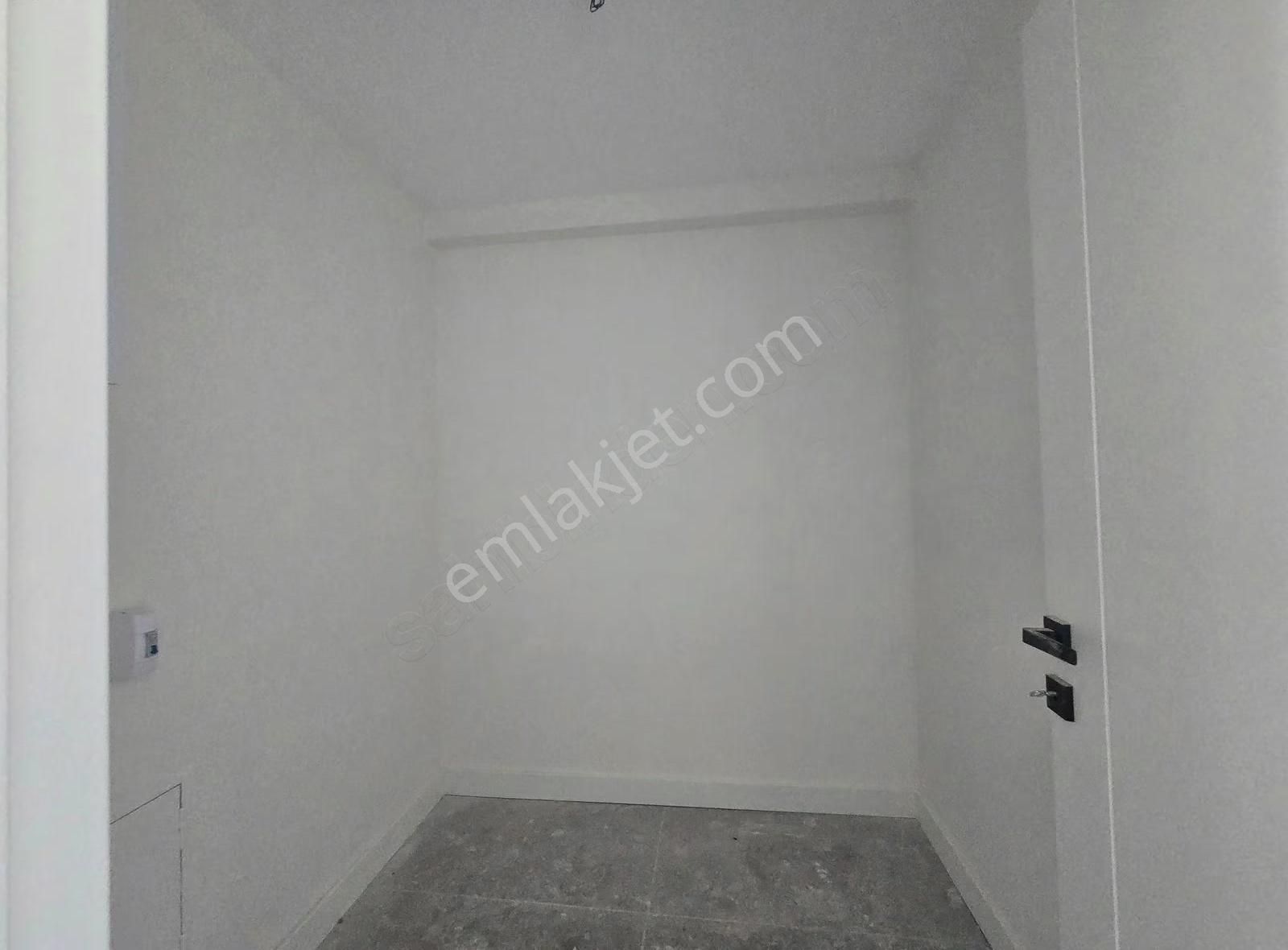 Kiralık 4,5+1 Net 220 M2 Köşe Tip Daire - Görsel 15