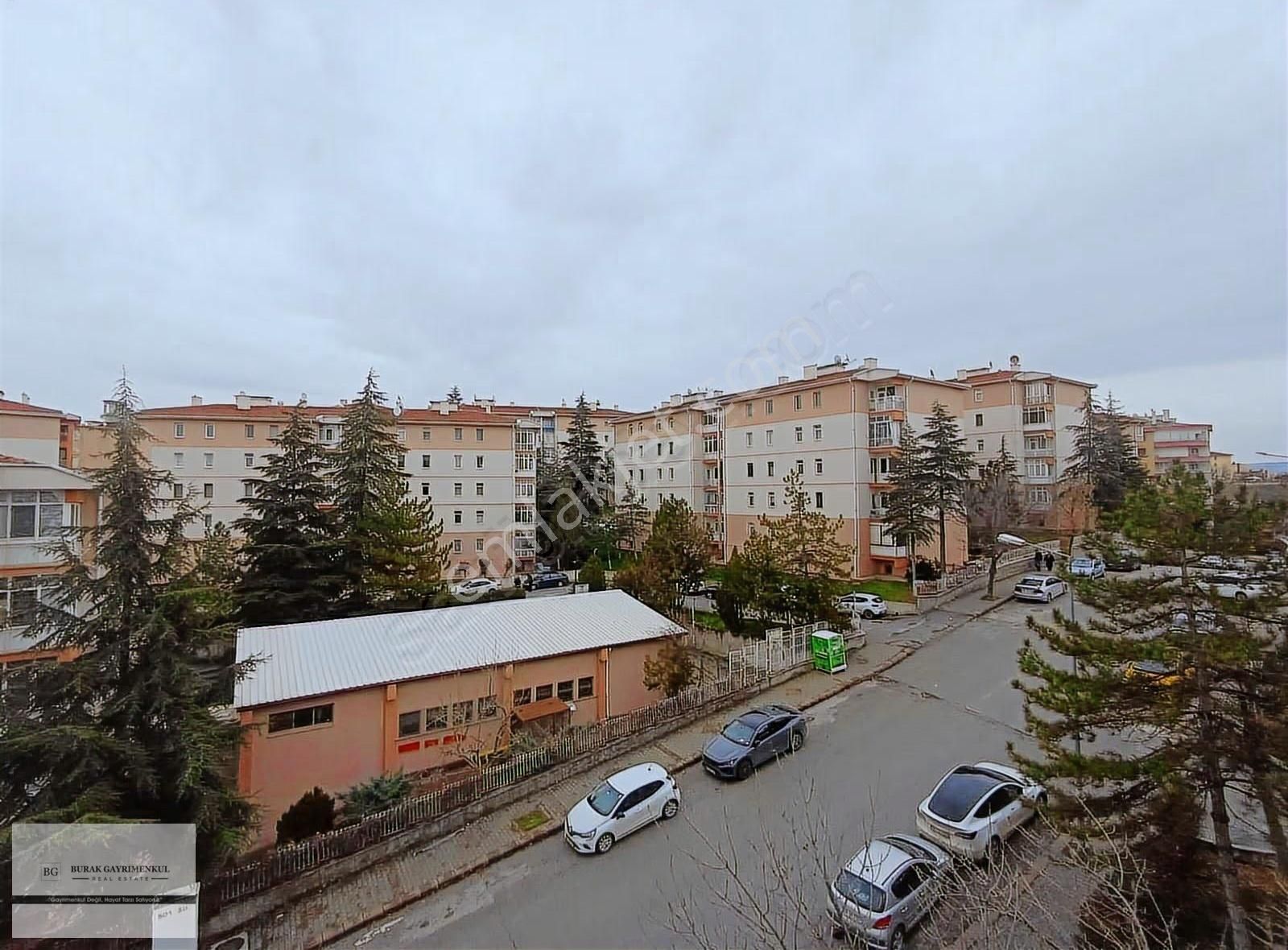 Batıkentin Nezih Sitesi Hacettepelilerde Arakat Manzaralı 3+1 - Görsel 9