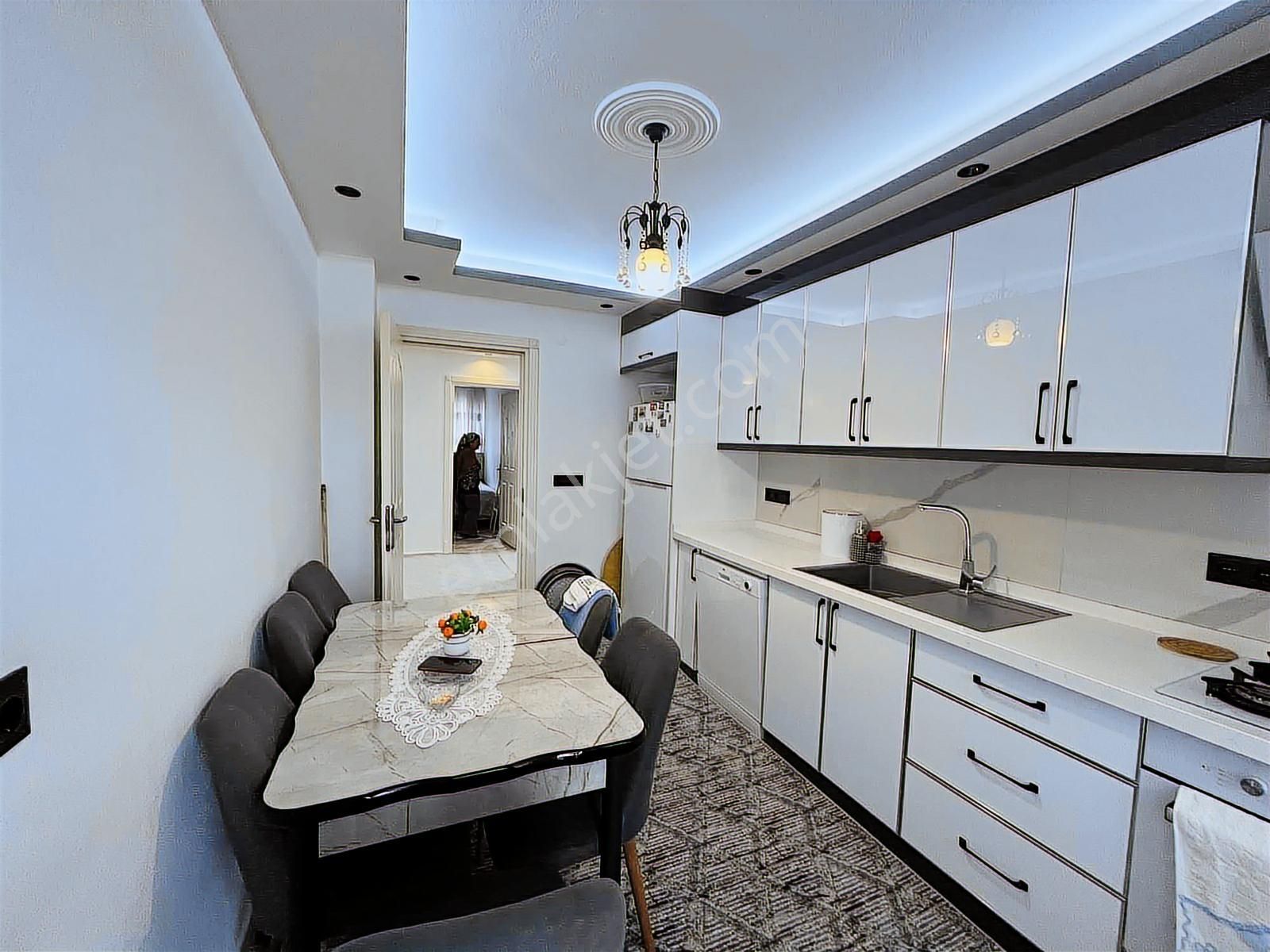 Lavınıa'dan Merkezde Kapalı Mutfak Arakat Satılık 3+1 Daire - Görsel 9