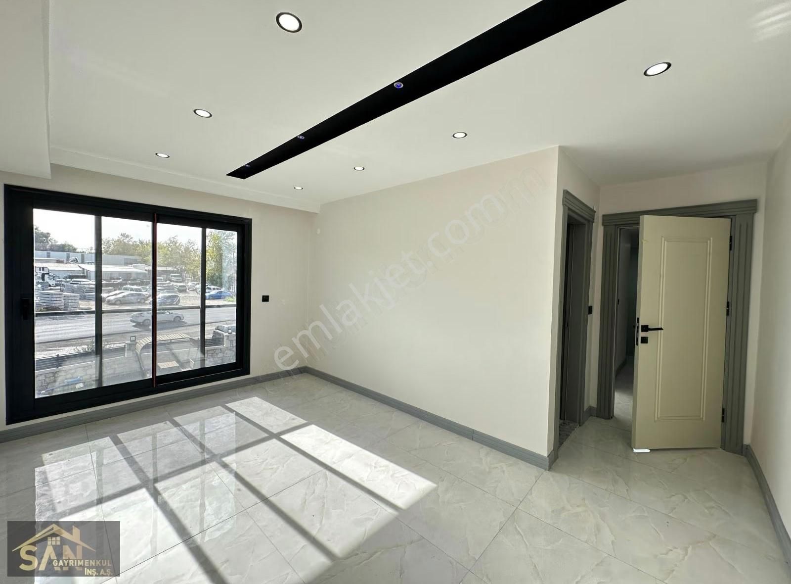 Urla Merkezde Havuzlu Site İçinde Sıfır Kiralık Ultra Lüks Daire - Görsel 2