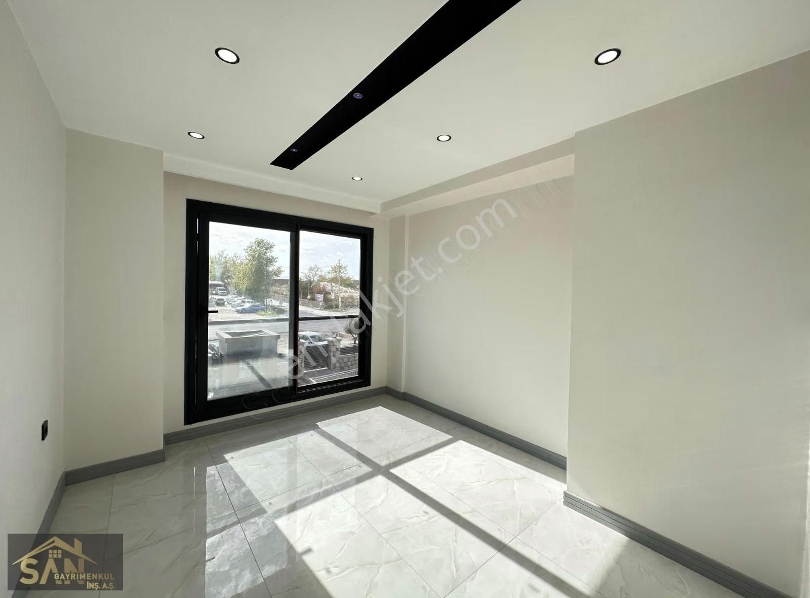 Urla Merkezde Havuzlu Site İçinde Sıfır Kiralık Ultra Lüks Daire - Görsel 9