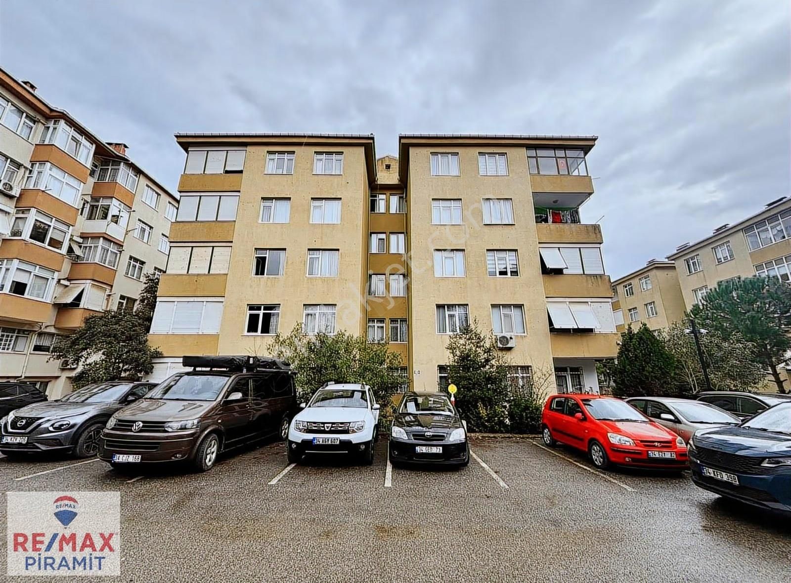 Koşuyolu Emek Sitesi Bahçe Katı Full Eşyalı 3+1 Kiralık Daire