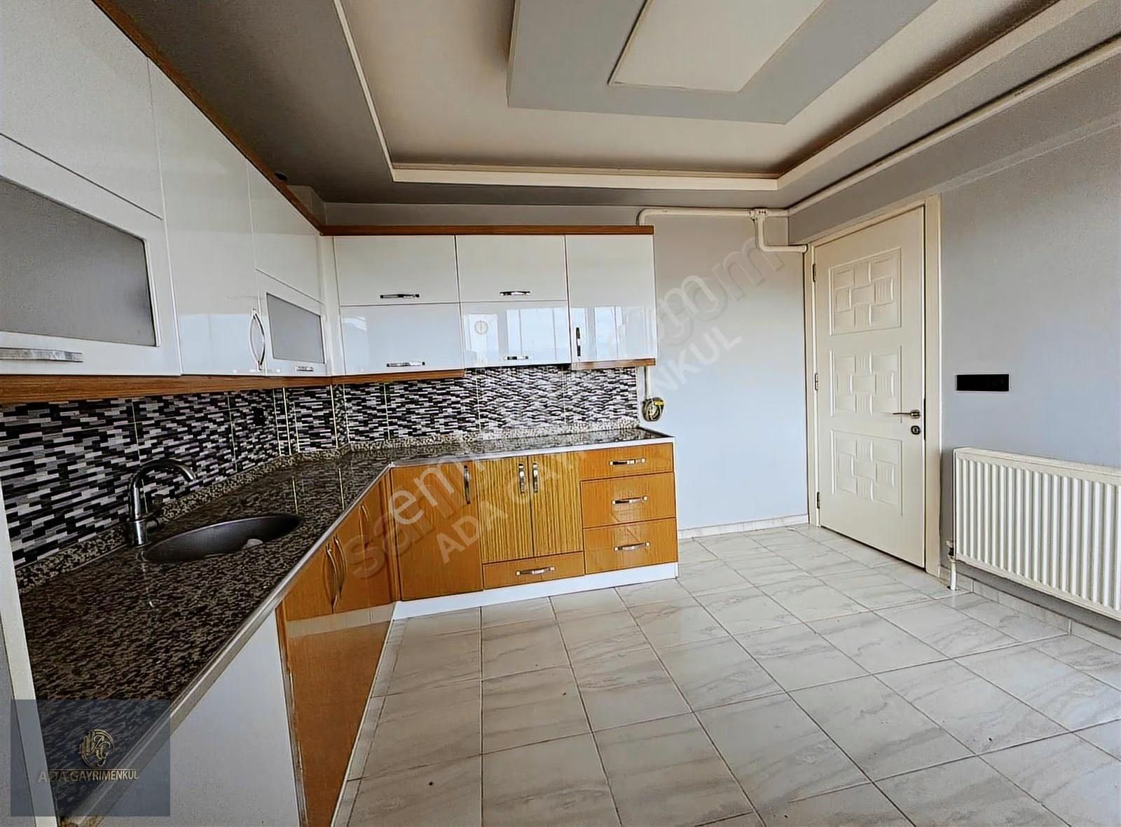 Alaşehir Fatih Mahallesi'nde Satılık Cadde Üzeri 3+1 Geniş Daire - Görsel 12