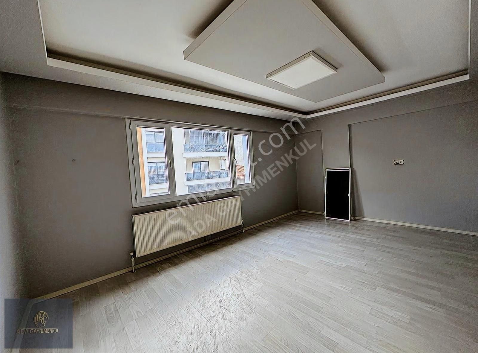 Alaşehir Fatih Mahallesi'nde Satılık Cadde Üzeri 3+1 Geniş Daire