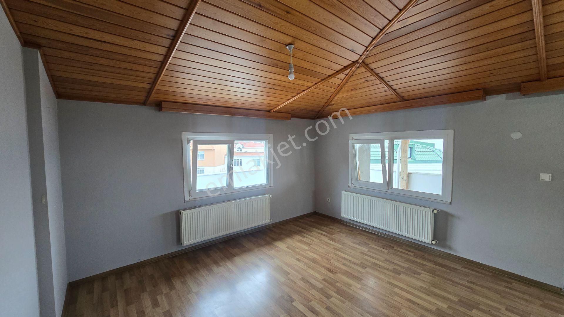 Özgün Emlaktan 2010 Yapmı 2+1-100 M2- Deniz Manzaralı - Çatı Katı Daire.