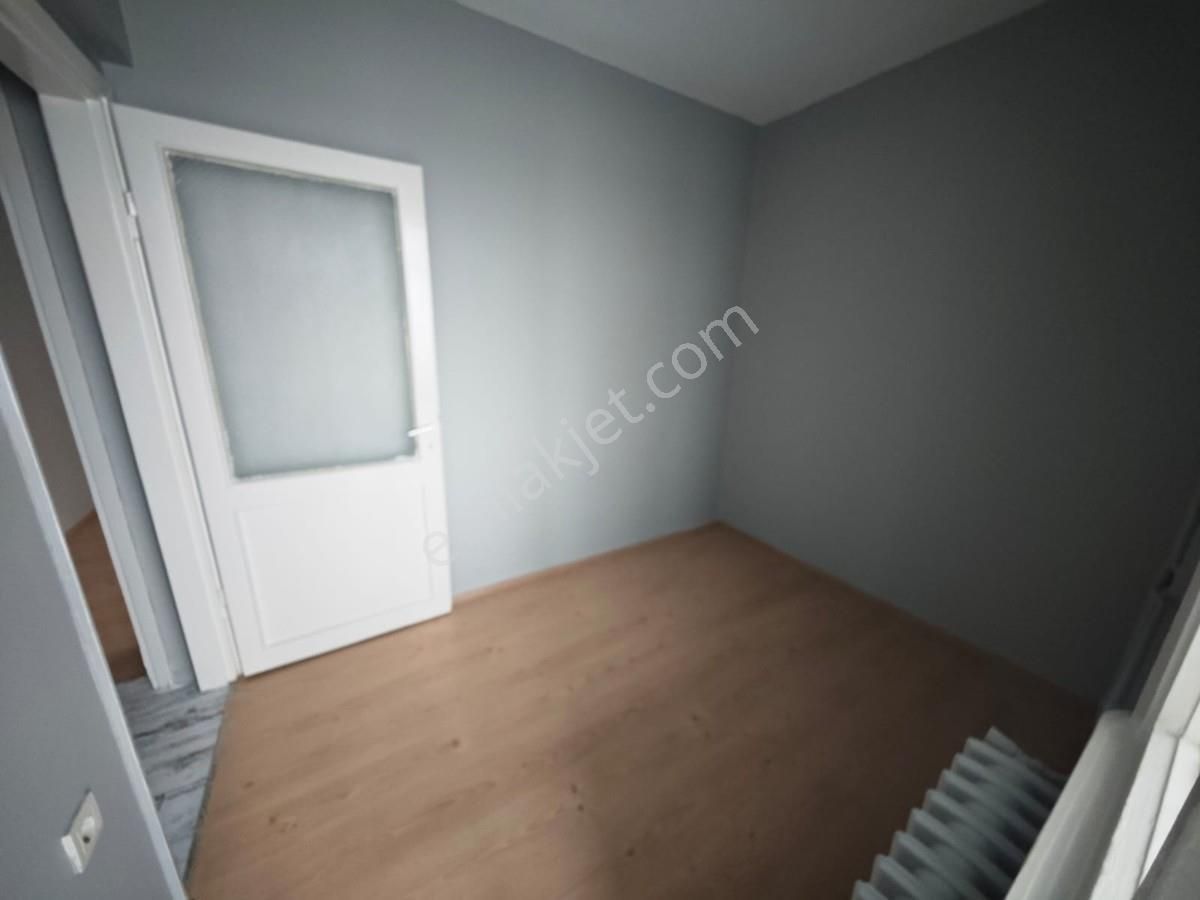 Çevre Sitesinde Ferah Aydınlık 3+1 Kiralık Daire - Görsel 17