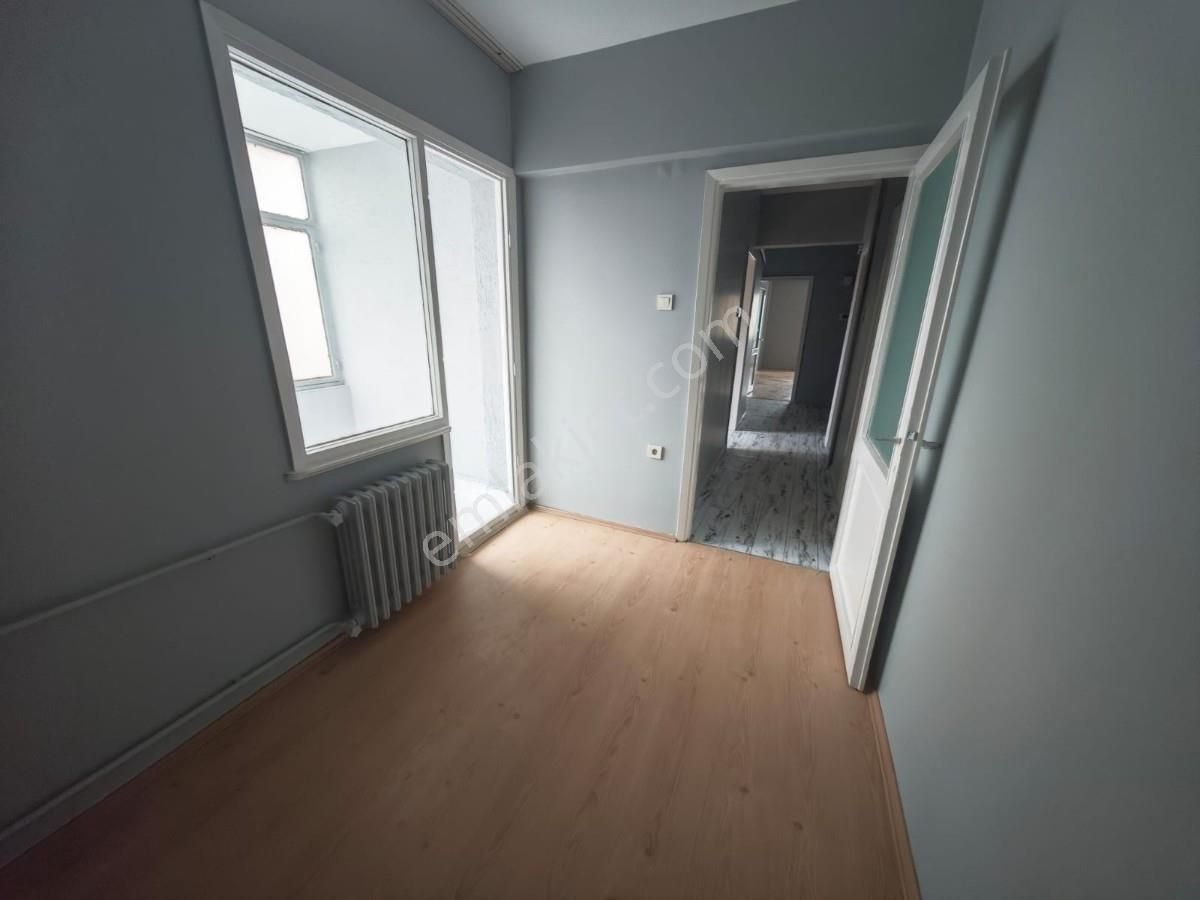 Çevre Sitesinde Ferah Aydınlık 3+1 Kiralık Daire - Görsel 20