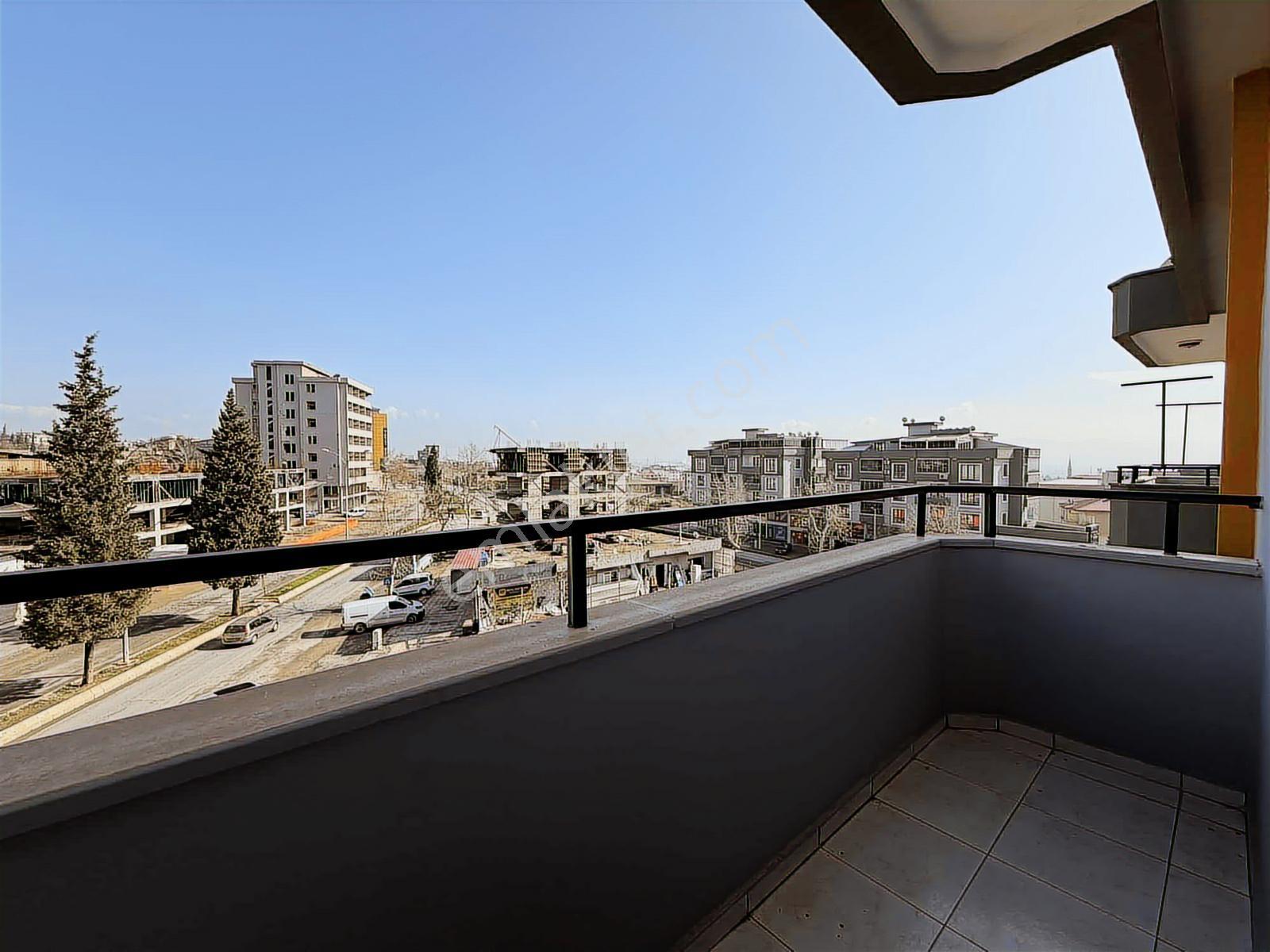 Remax Yeni'den Ana Cadde Üzeri Geniş 4+1 - Görsel 17