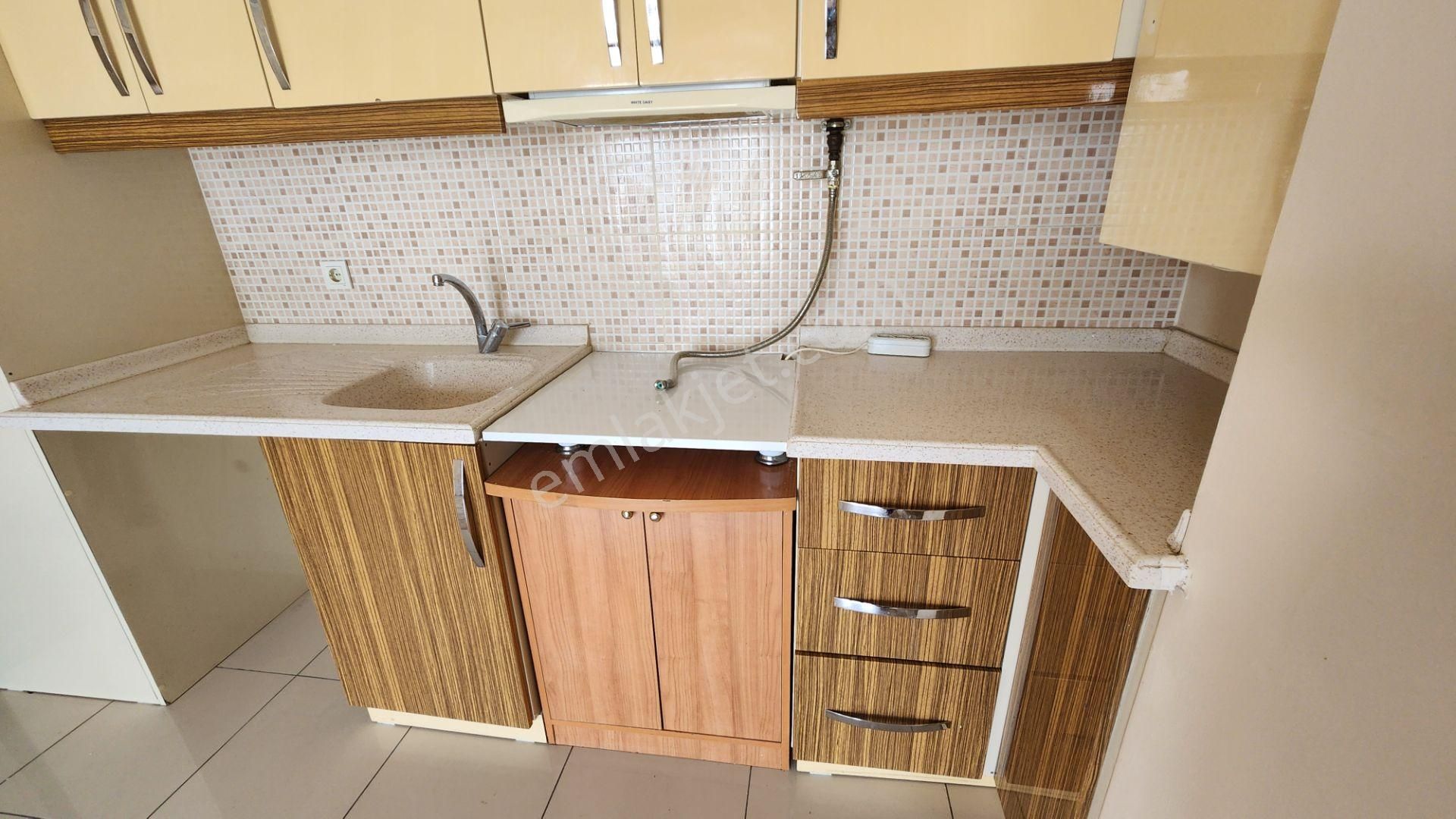 Özgünemlaktan 14 Yıllık Binada 1+1 - 60 M2 - Kiracılı - Yüksek Giriş Daire - Görsel 8