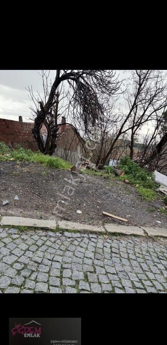 Bergama- Kurtuluş Mahallesinde Satılık Müstakil Ev