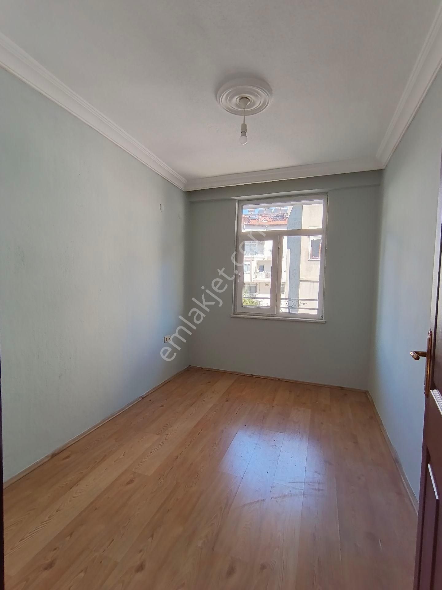 Şelale Mahallesi Merkezi Konumda 2+1 Güney Cephe Ara Kat Kiralık Daire - Görsel 2