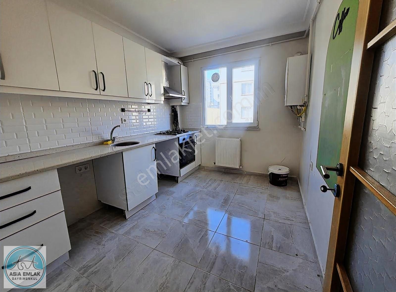 Marmara Arş.ve Metro Karşısı Site İçi 2+1