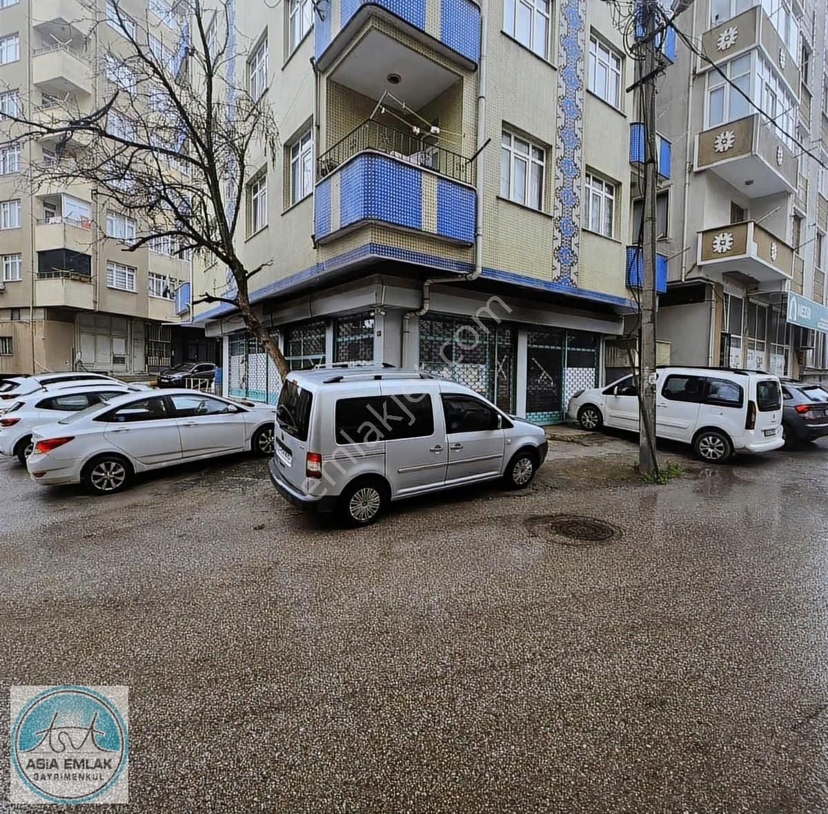 Asia'dan Merkezi Konumda Kiralık Dükkan