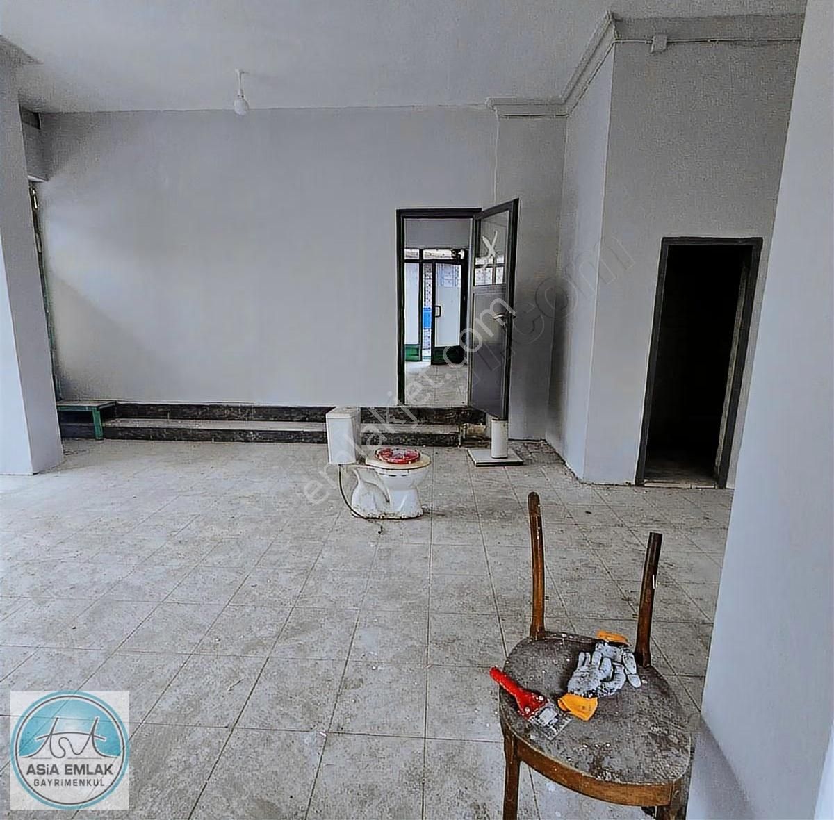 Asia'dan Merkezi Konumda Kiralık Dükkan - Görsel 2