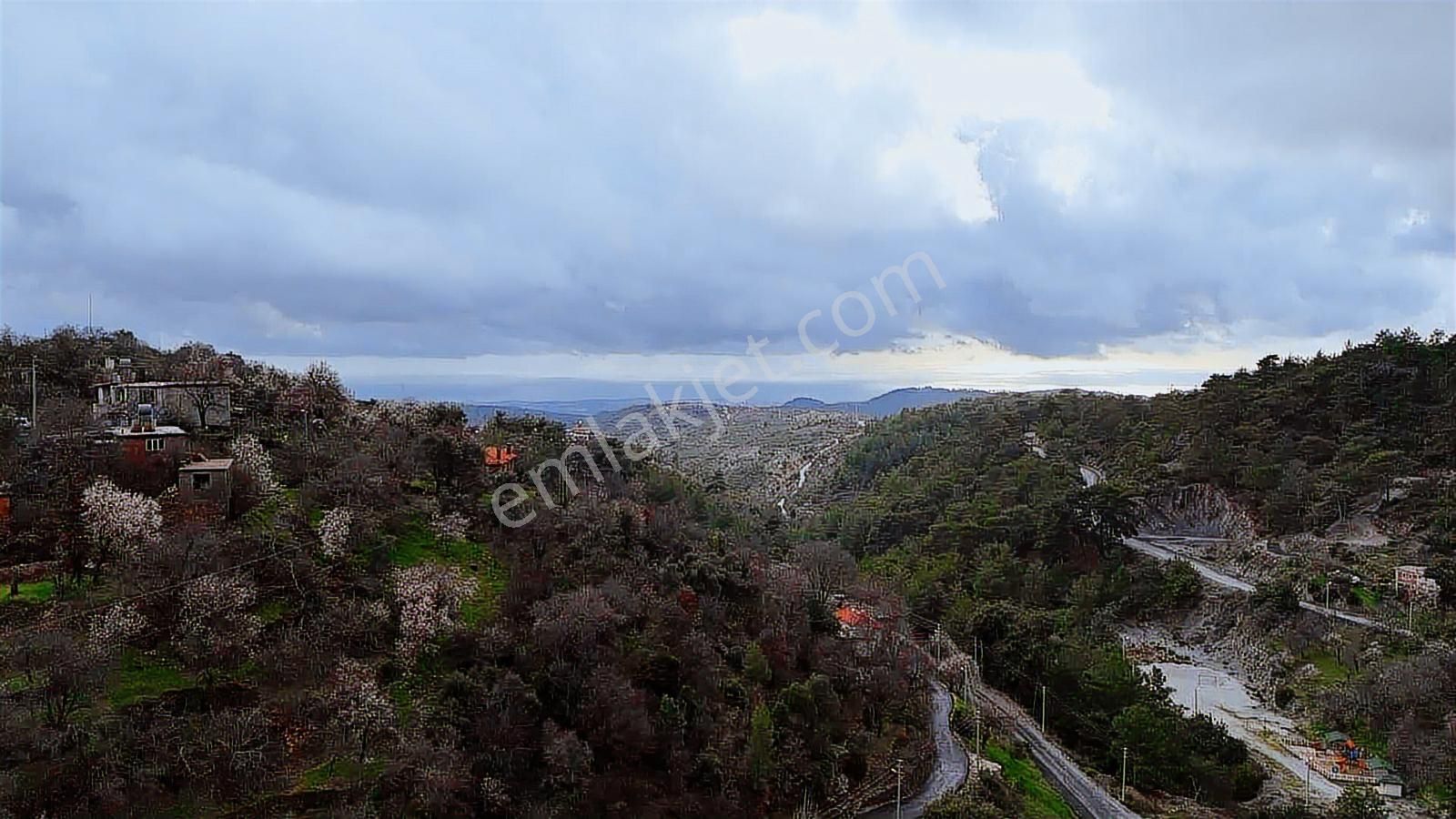 Alanya Orhan Mahallesinde 202m2 Köy İçi Yola Sıfır Satılık Tarla - Görsel 11