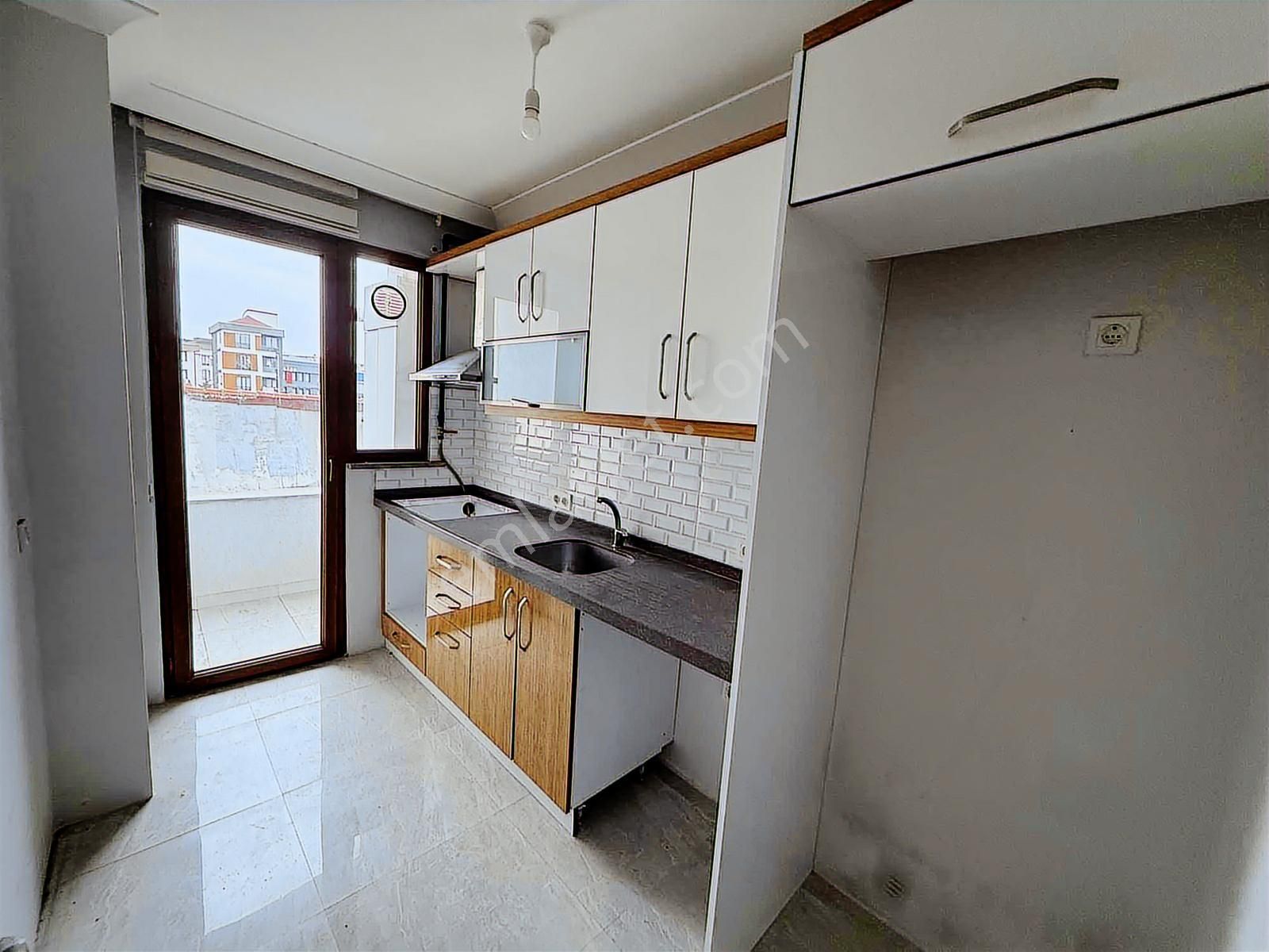 Fl Emlaktan Çekmeköy Metro Yakını 2+1 Arakat - Görsel 14