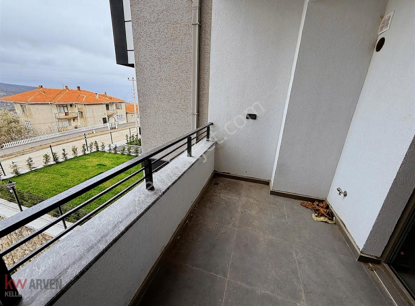 Mezire Başiskele'de Site İçinde Ebeveyn Banylu Satılık 2+1 Daire - Görsel 2